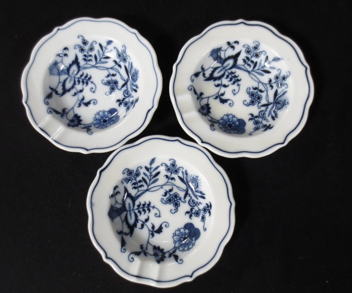 Blue Danube Blue Onion w/ Ribbon Banner – Sm. Pitcher 6-1/4″ + 3 Ashtrays 3-5/8″