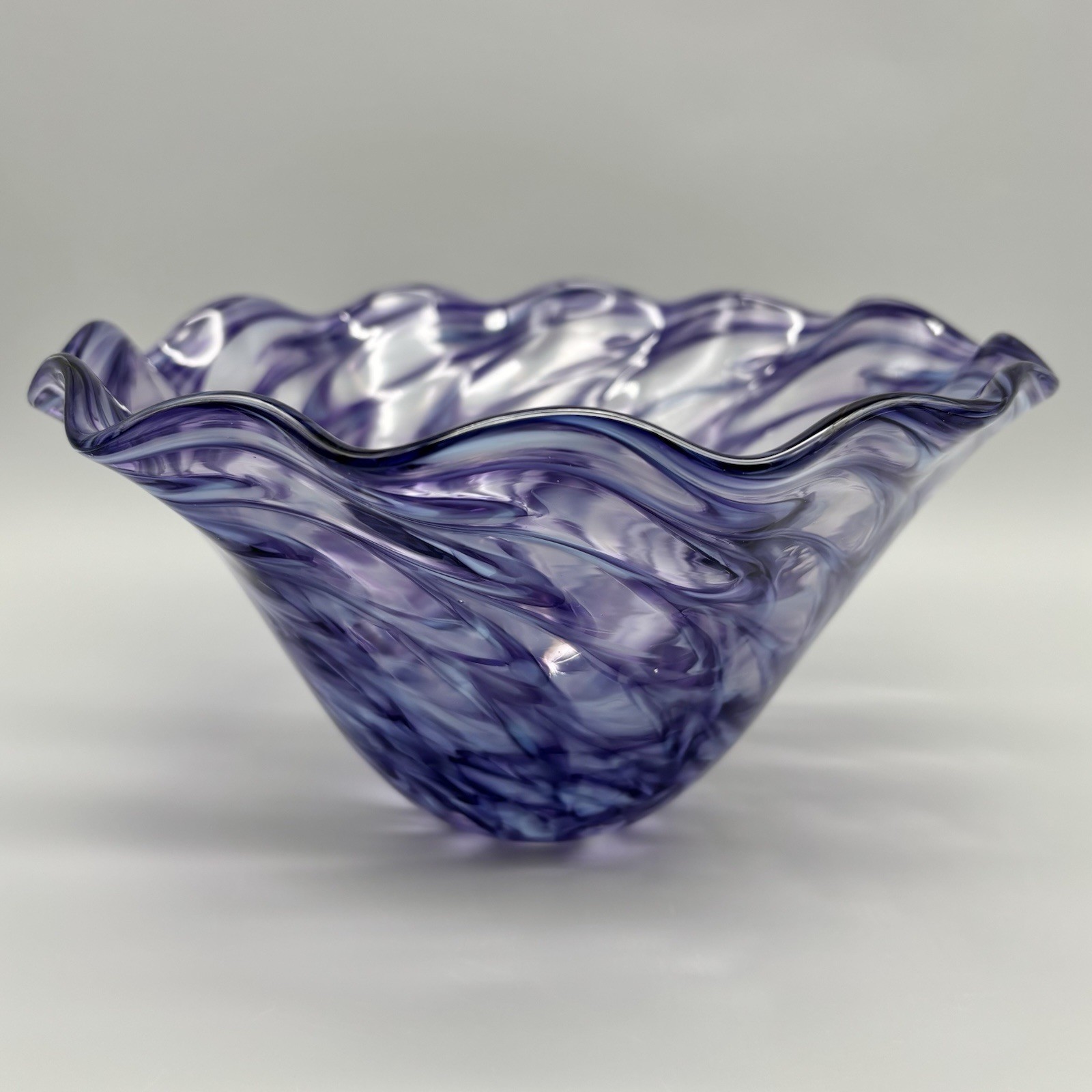 Signed Art Glass Violet Purple & White Pulled Feather Marbled Swirl 8″ Bowl 80s