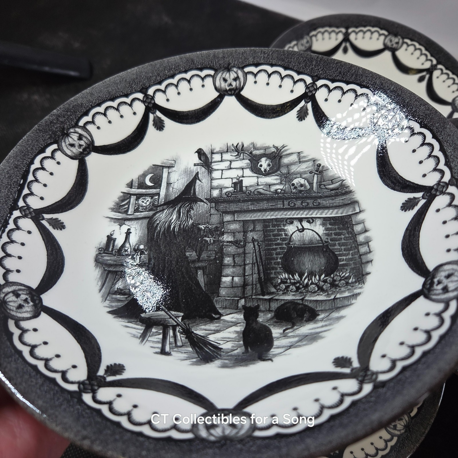 New Set 12 Royal Stafford Haunted Home Cereal Bowls 7 1/2″ Black & White in Box