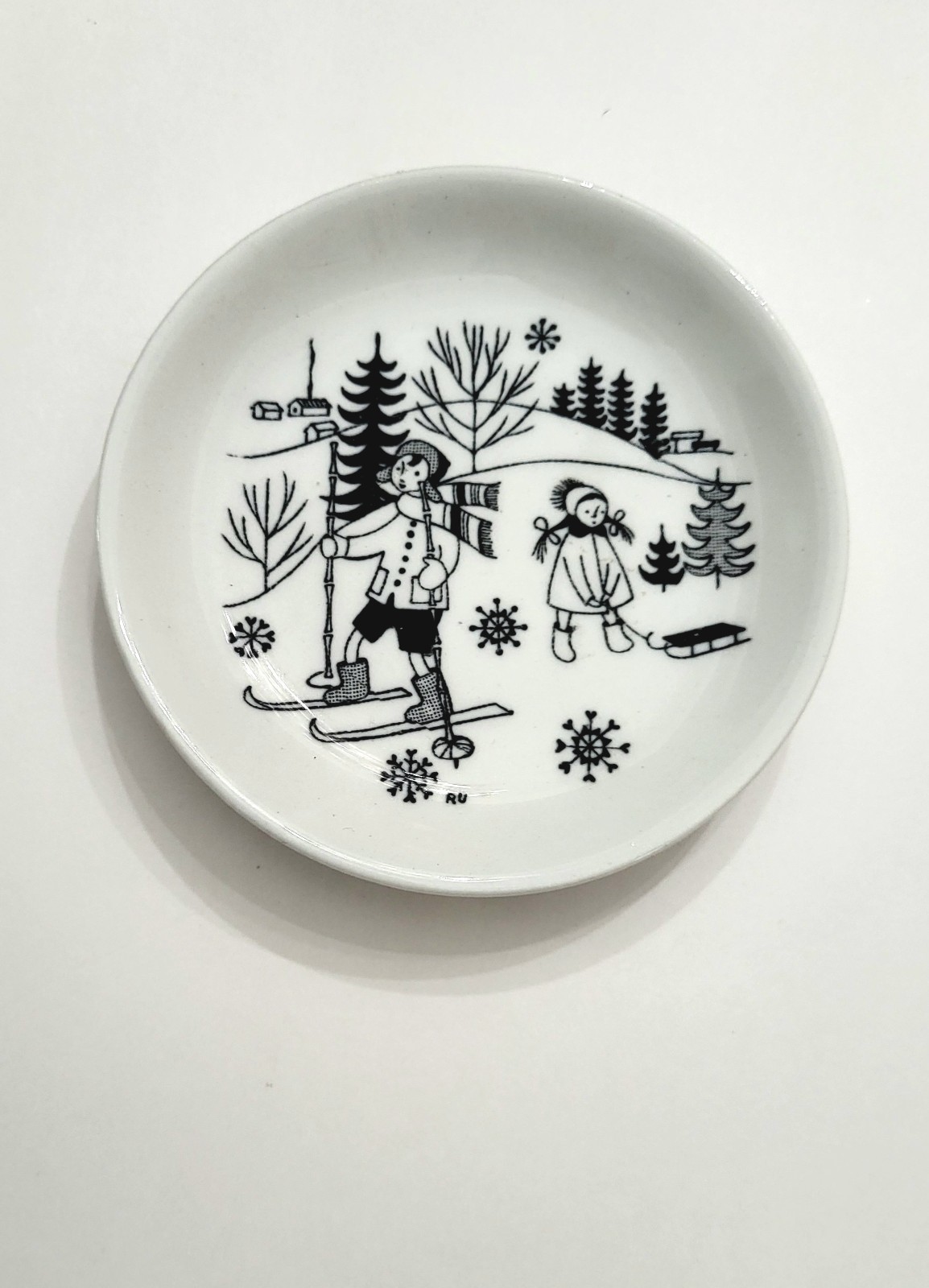 ARABIA Finland EMILIA Set Of 4 Pin Dishes Wall Plates Vintage MCM Porcelain