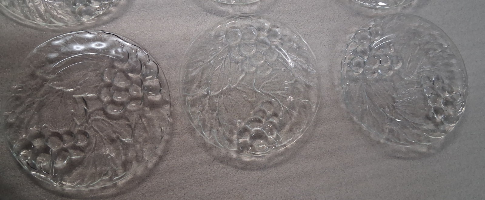 Set Of 12 KIG VINTAGE Grapes & Leaves 7 1/4″ Salad/Dessert Plates Indonesia