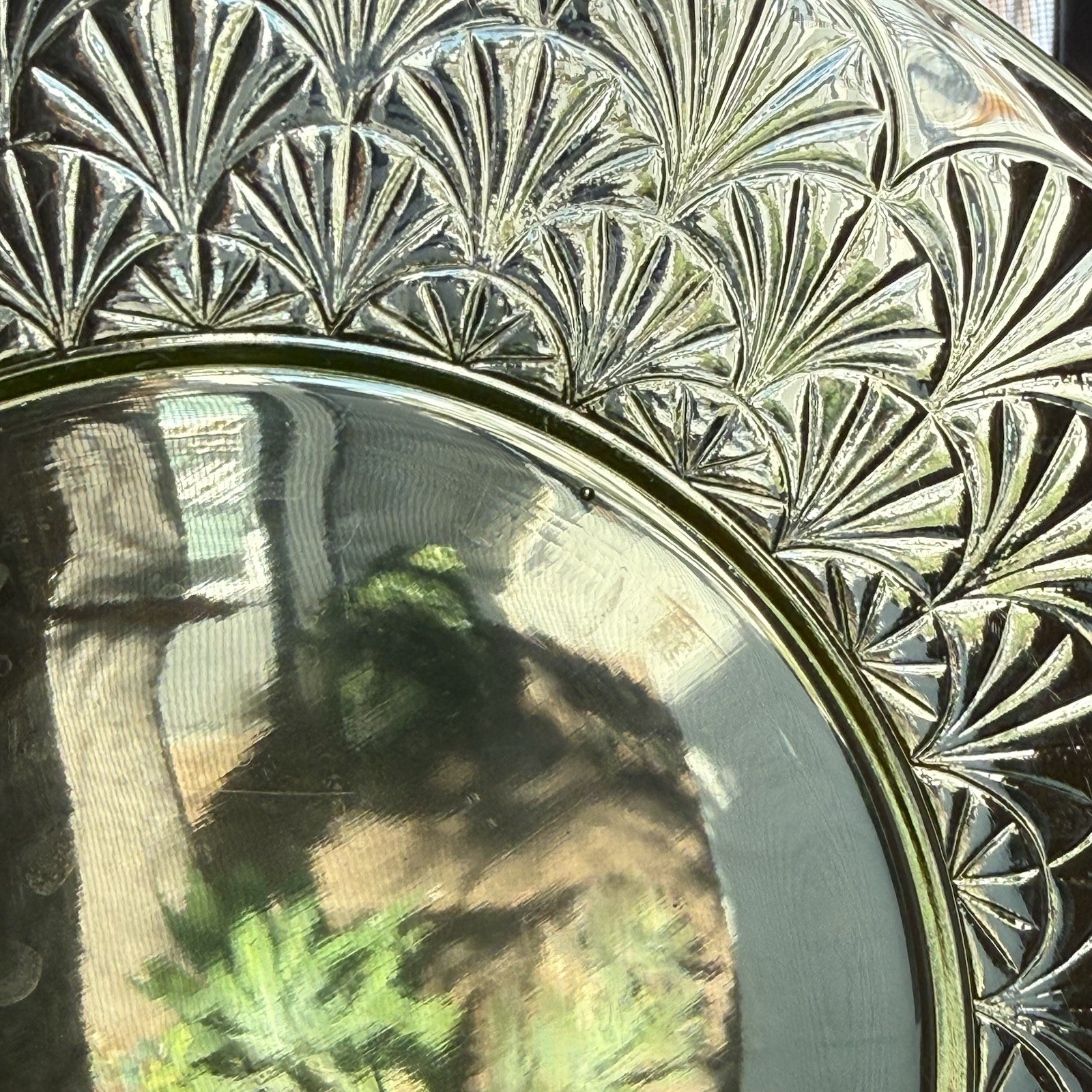 Antique Pukeberg Turkey Tracks Royal Fan Vaseline Uranium Glass 7.75” Plate
