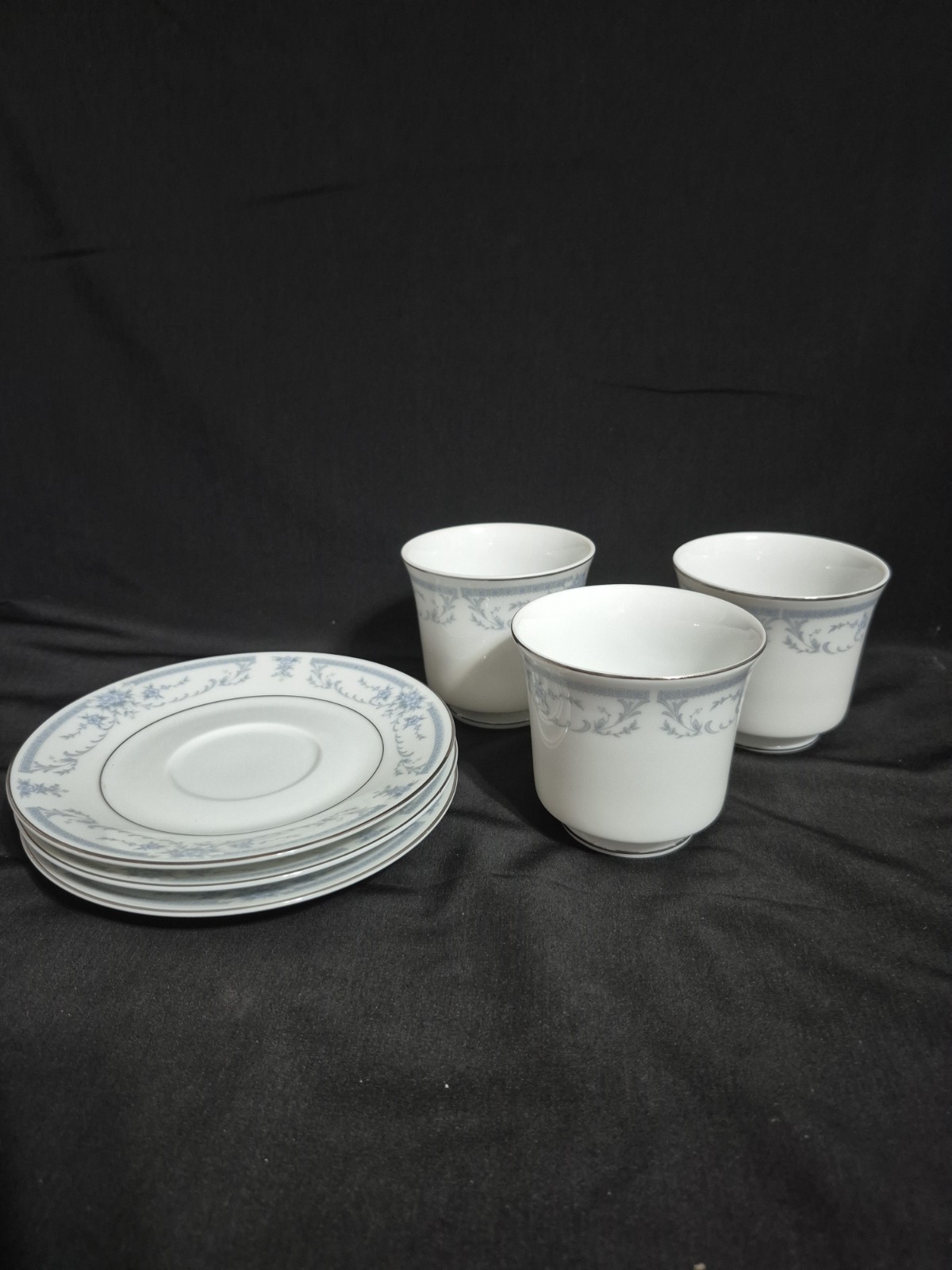 VINTAGE 1985 SHEFFIELD BLUE WHISPER CHINA TEACUP & SAUCER SET OF 3