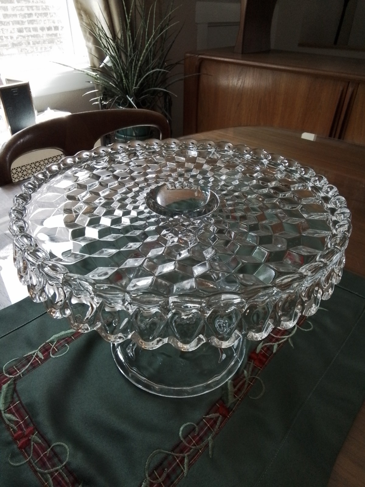 FOSTORIA 10″ American-Cubist Pedestal vtg CAKE STAND with Rum Well