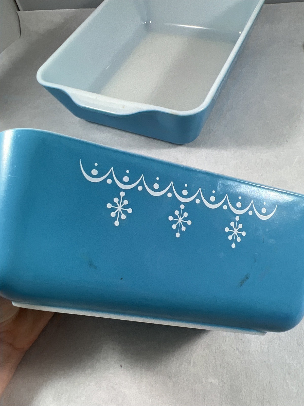 PYREX Snowflake Blue Garland 503 Dish 1 1/2 Qt Ribbed Glass Lid + 1 1/2 pt dish