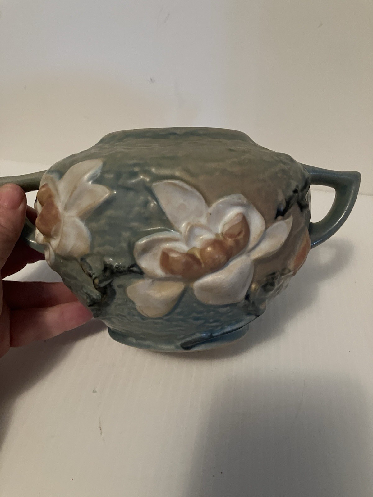 Vintage ROSEVILLE MAGNOLIA BLUE #446-4 ART POTTERY DOUBLE HANDLE BOWL 1943