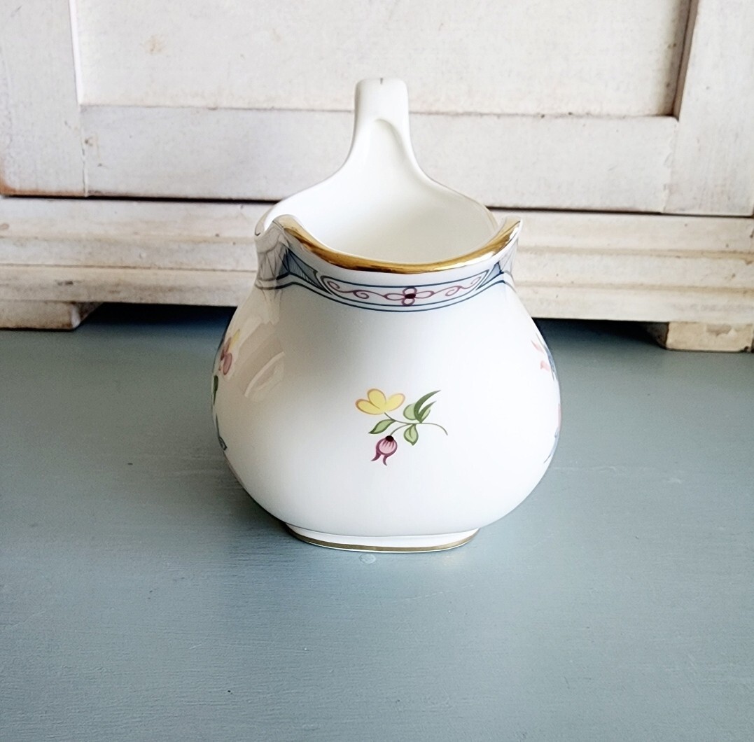 Wedgwood MONTCALM Gravy Boat Floral Blue Lines Triangle Band Gold Trim