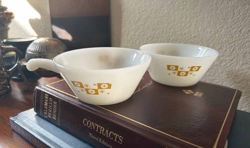 Vintage Pyrex Snowflake Garland Milk Glass Cups