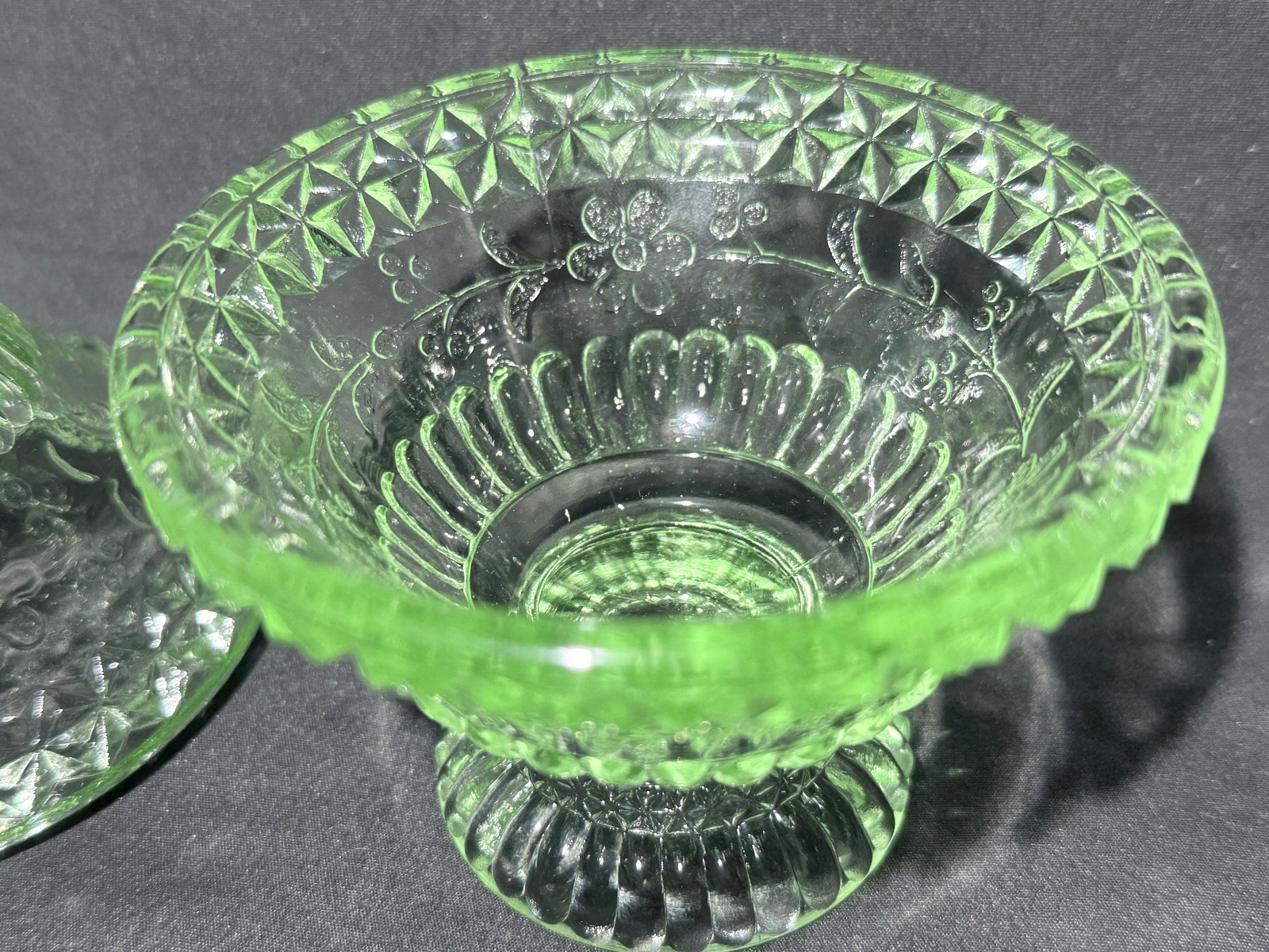 Green Vaseline Uranium glass covered candy dish coffee sugar jar butter selenium