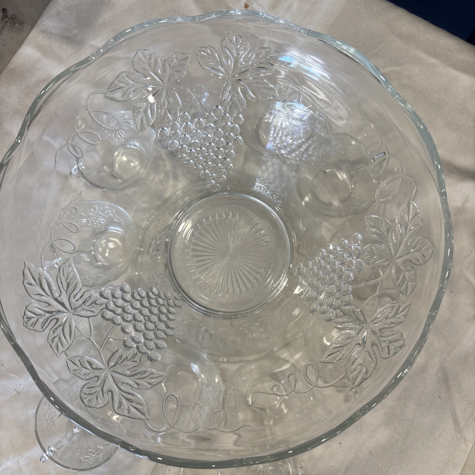 Vintage Anchor Hocking Glass Punch Bowl 12 Cups Grape Vine Pattern 14 Pc