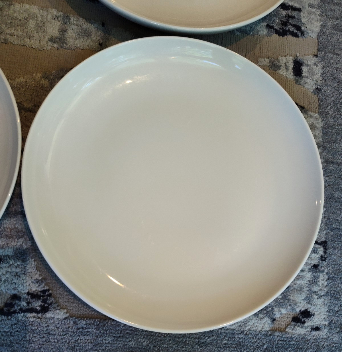Crate & Barrel Kahla Madison Dinner Plates ~Set of 4~ Asymmetrical Germany 10″