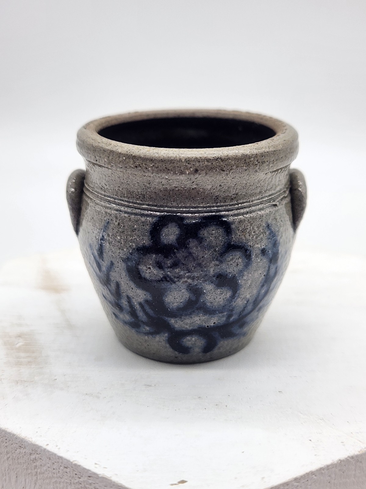 1992 Rowe Pottery Works Miniature Crock Stoneware Salt Glaze Blue Flower 1.5″