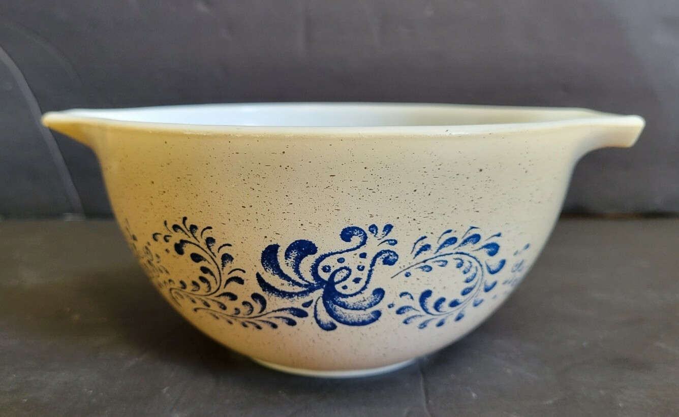 Set of 4 Vintage Pyrex Homestead Cinderella Nesting Mixing Bowls 441-444 Tan