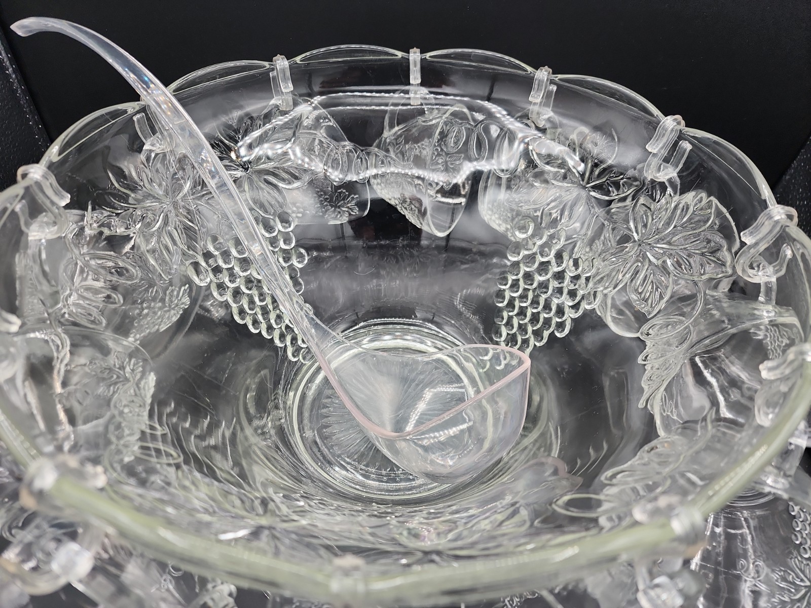 60’s ANCHOR HOCKING Glass Punch Bowl-Stand-12 Cups-Dipper-Hooks GRAPE VINE 27 Pc
