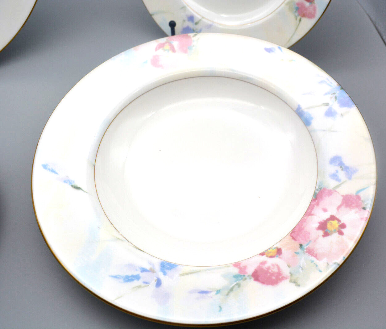 Mikasa Matisse Fine Bone China 5 piece place setting NEW IN ORIGINAL BOXES