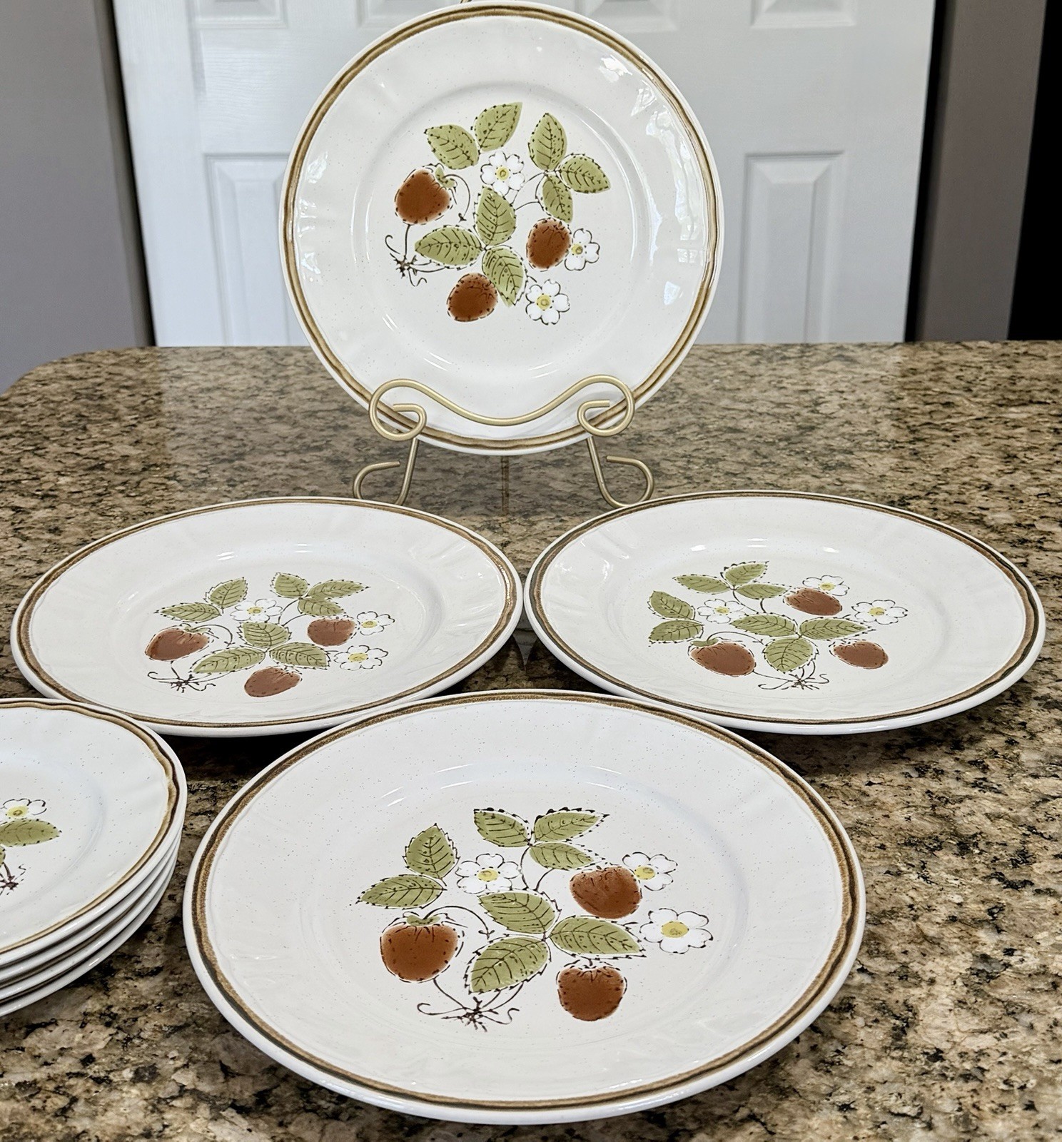 12pc Americana Hearthside Stoneware Berries Cream Dinner Set Plates & Bowls VTG