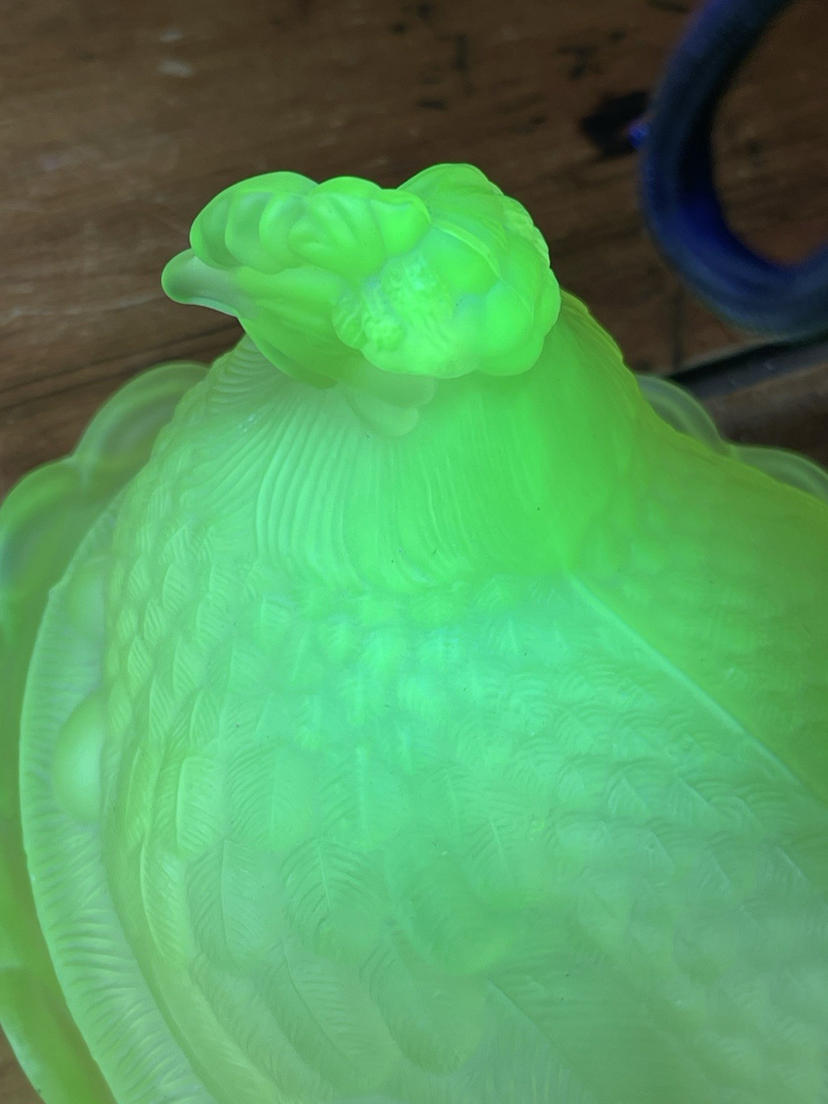 HEN ON NEST 7″ YELLOW FROSTED VASELINE URANIUM GLASS Canary BASKET WEAVE BASE