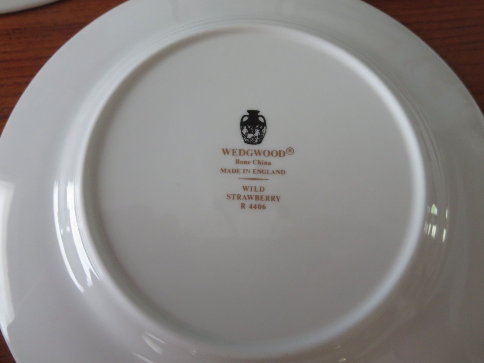 Set of 6 Wedgwood Bone China Wild Strawberry Bread & Butter Plates 6”