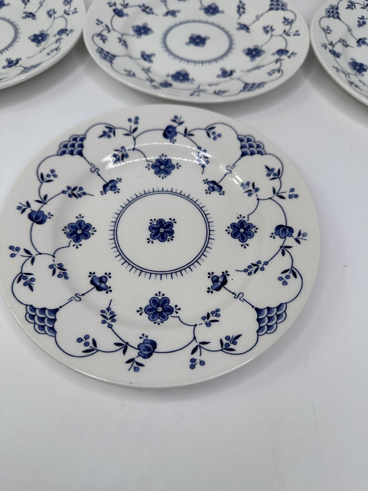 VTG Finlandia (Swirl Rim, England) CHURCHILL, Tea Cup And plate Set Of 16 pcs
