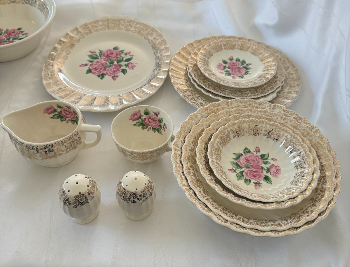 Sebring China Bouquet Warranted 22K Gold Dinnerware