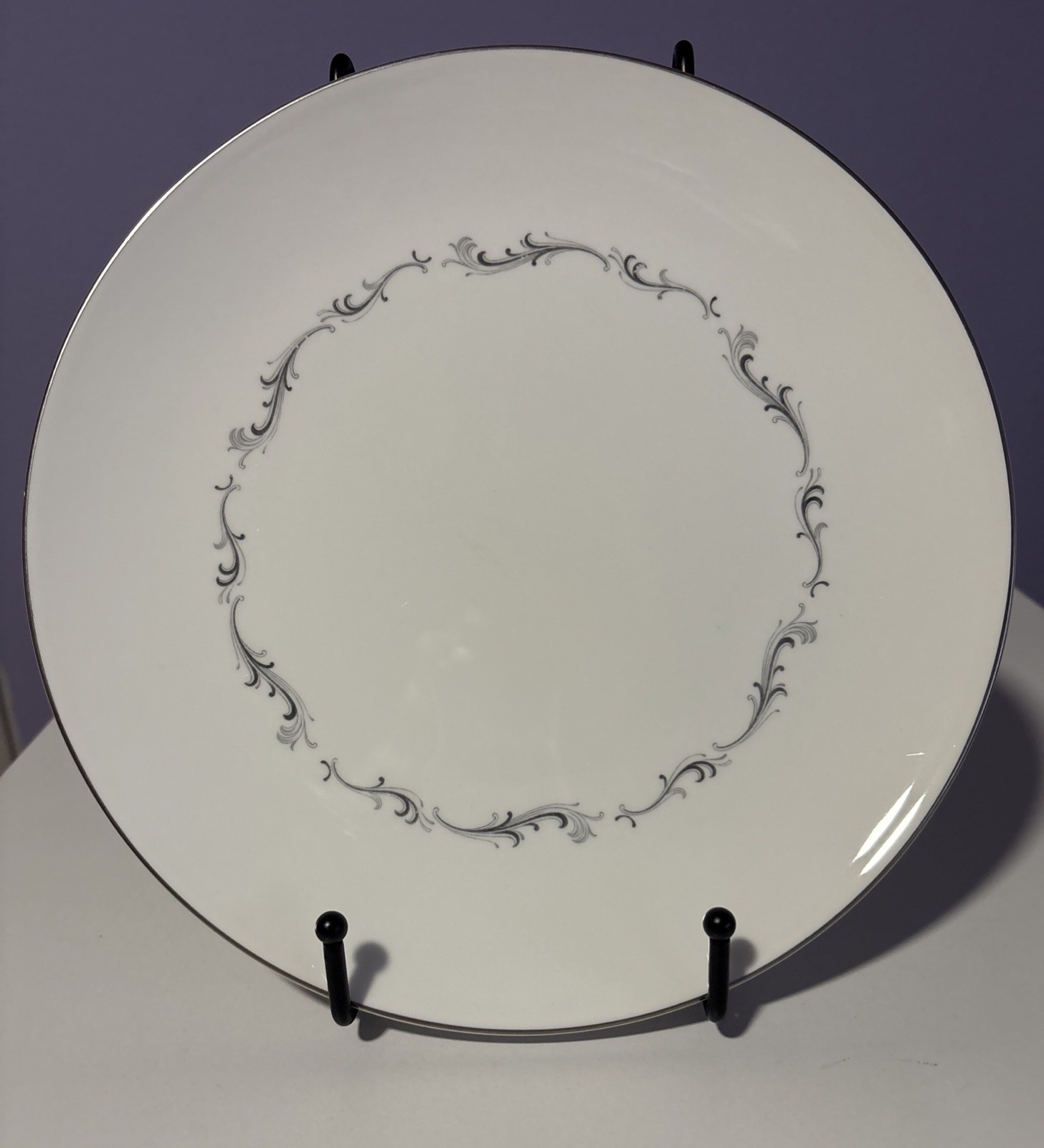 Vintage Royal Doulton Coronet Dinner Plate #H4947 England VGUC 10.25″D