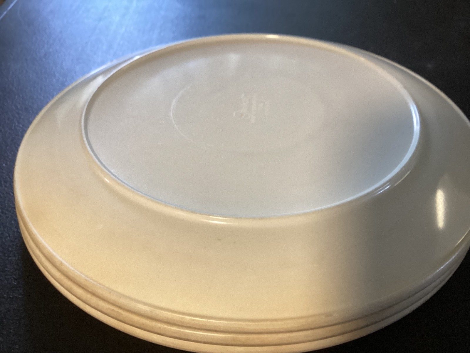 Set of (4) Wheat Pattern Plastic “Somerset” 9 7/8” Dinner Plates