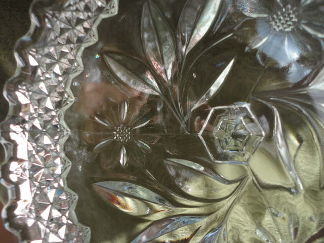 US Glass Co Floral & Diamond Pedestal Bowl Compote 5-1/2 in tall Vintage