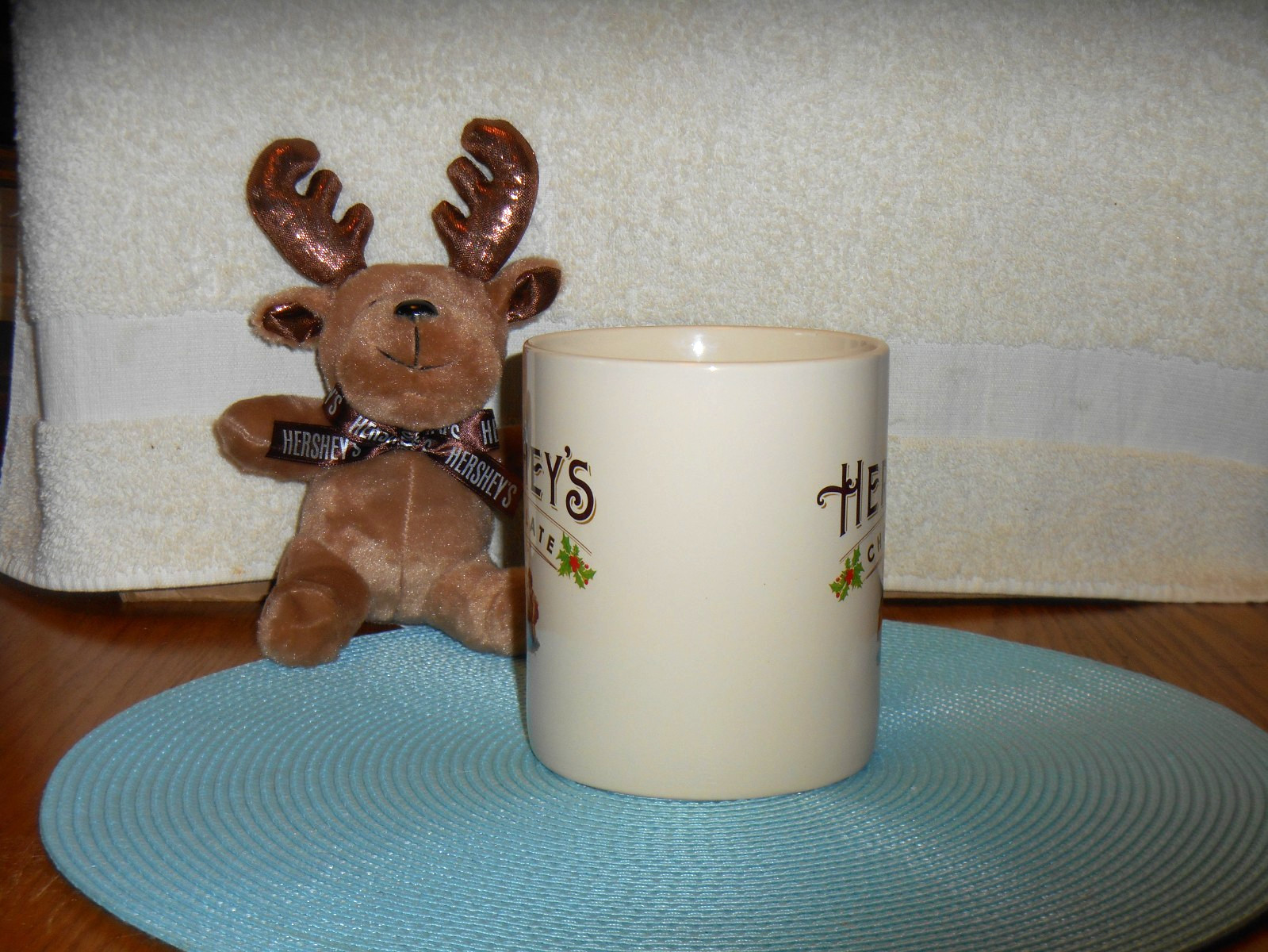 Hershey’s Chocolate Jumbo 28 oz Cocoa Coffee Christmas Mug + Plush Reindeer New