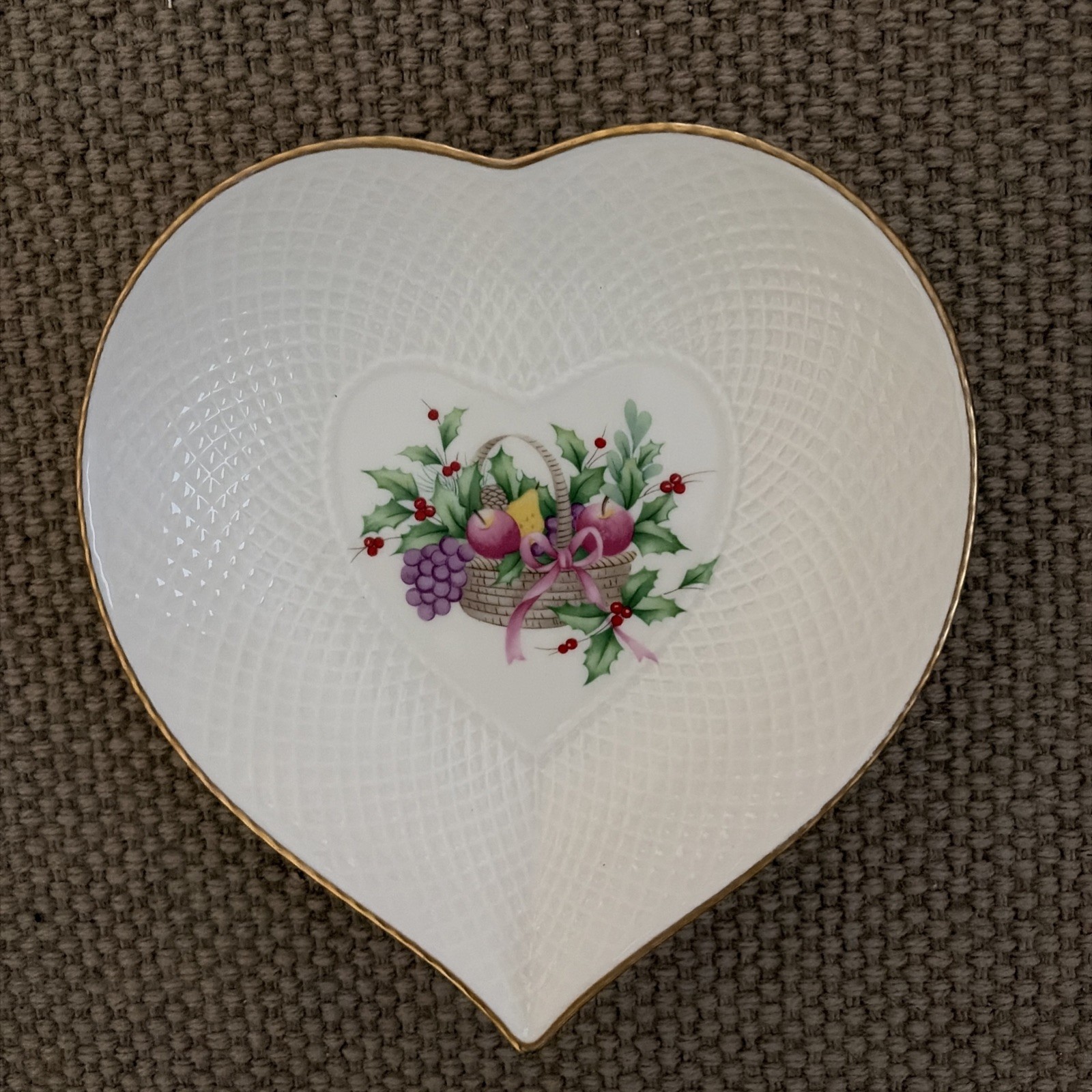 Mikasa Ivory Bone China, Japan, Christmas Spirit Heart Shaped Trinket Bowl B2098