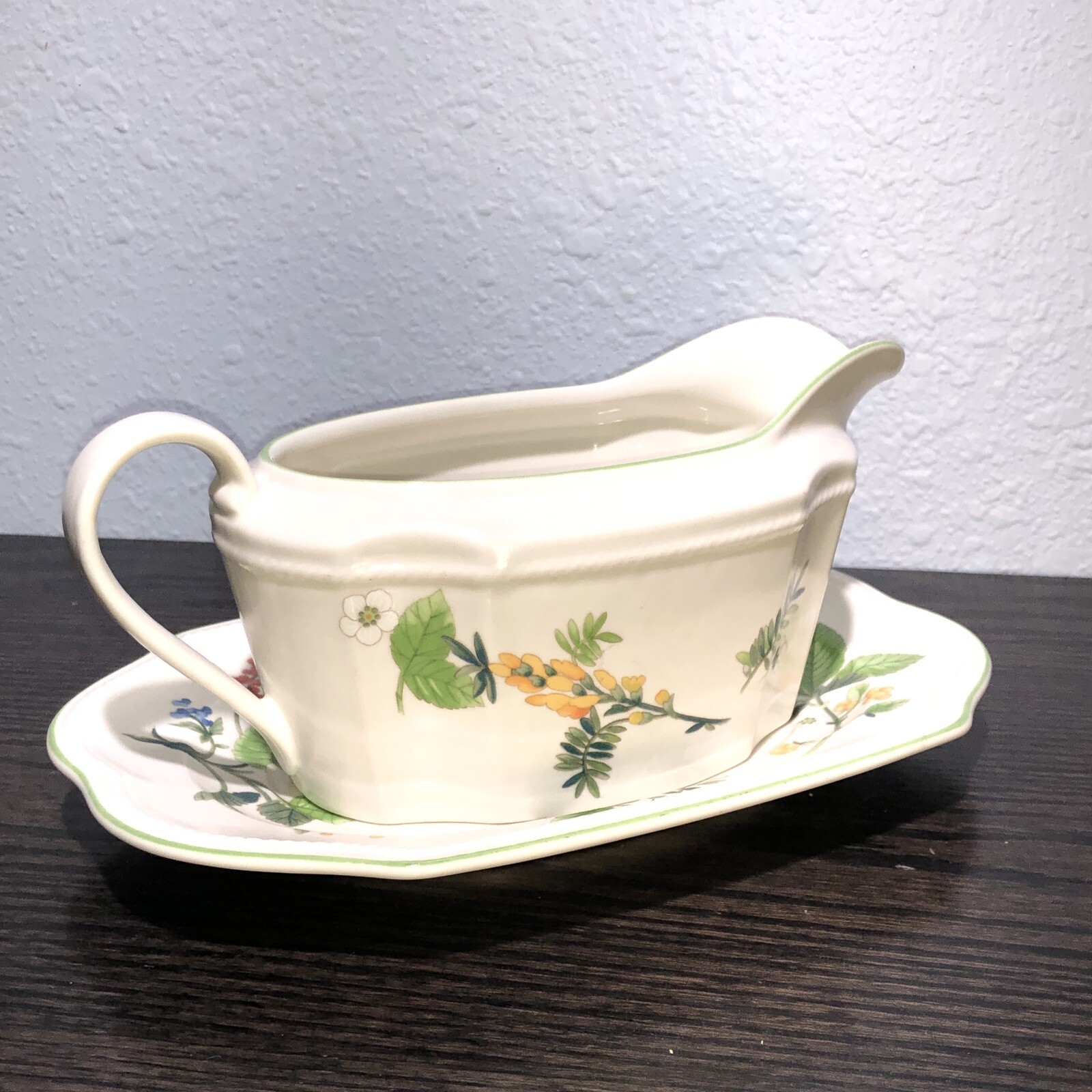 Mikasa New Port Summer Essence F8903 Gravy Boat & Under-plate Retired 1997