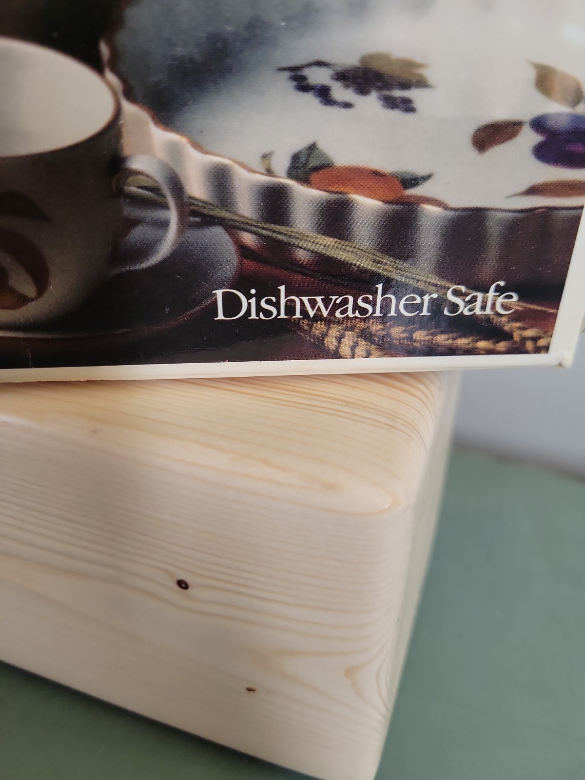 Nib Royal Worchester Evesham Gold Five Piece Set With Bonus Soup/Cereal Bowl