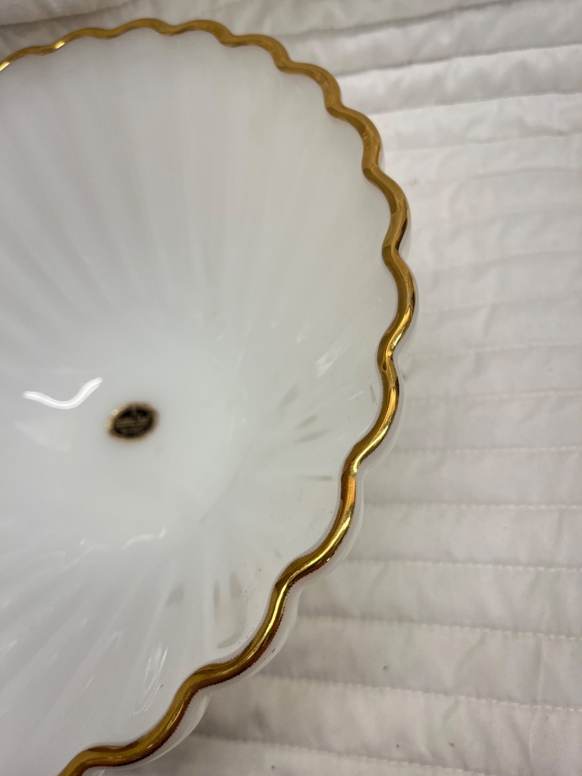 VTG 1950’s Anchor Hocking Milk Glass Gold Trimmed Punch/Serving Bowl 11″ x 5″