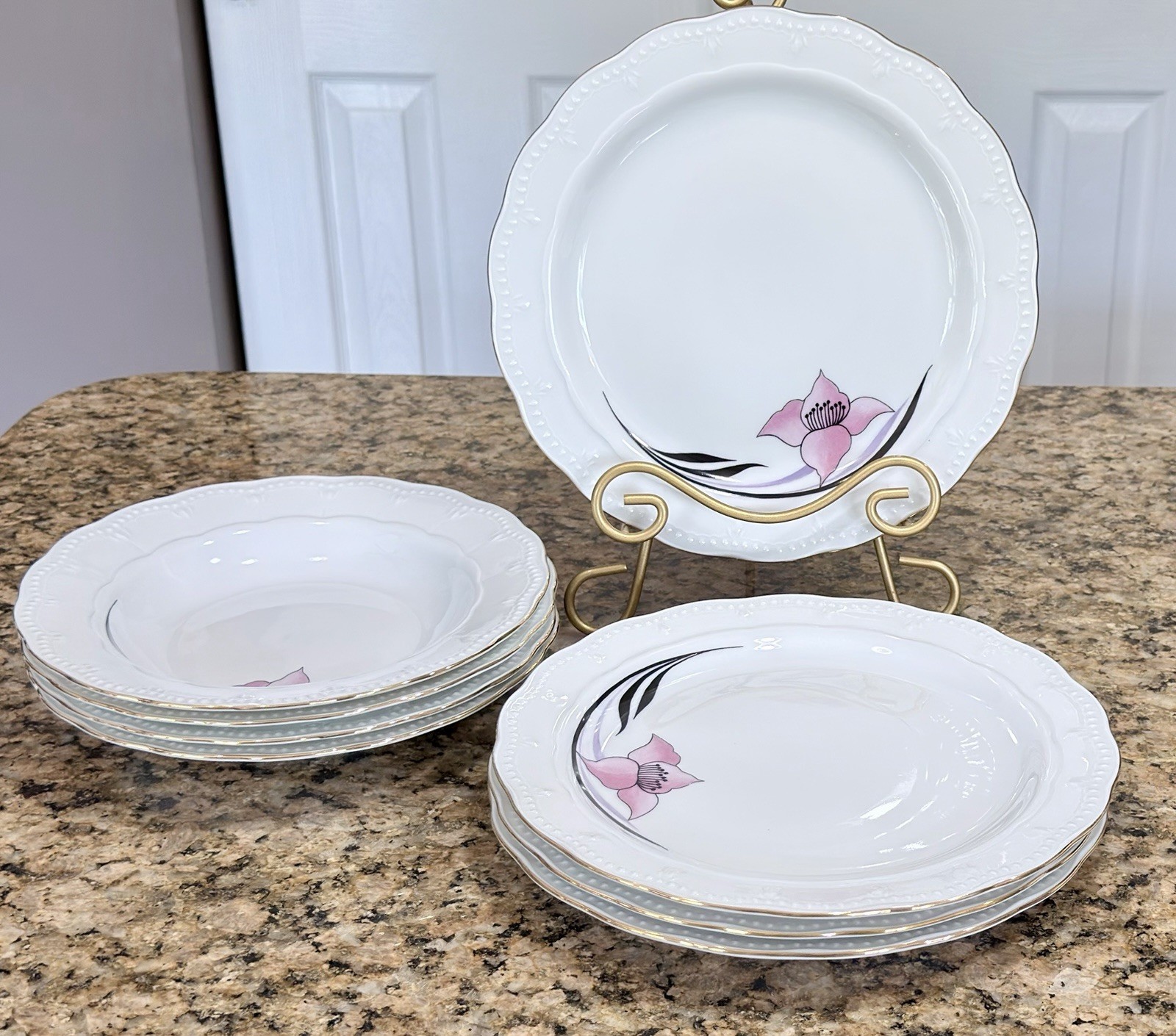 Danish Design Atelier Imported Pink Floral 8 Pc Dinnerware Set Scallop Gold Rim