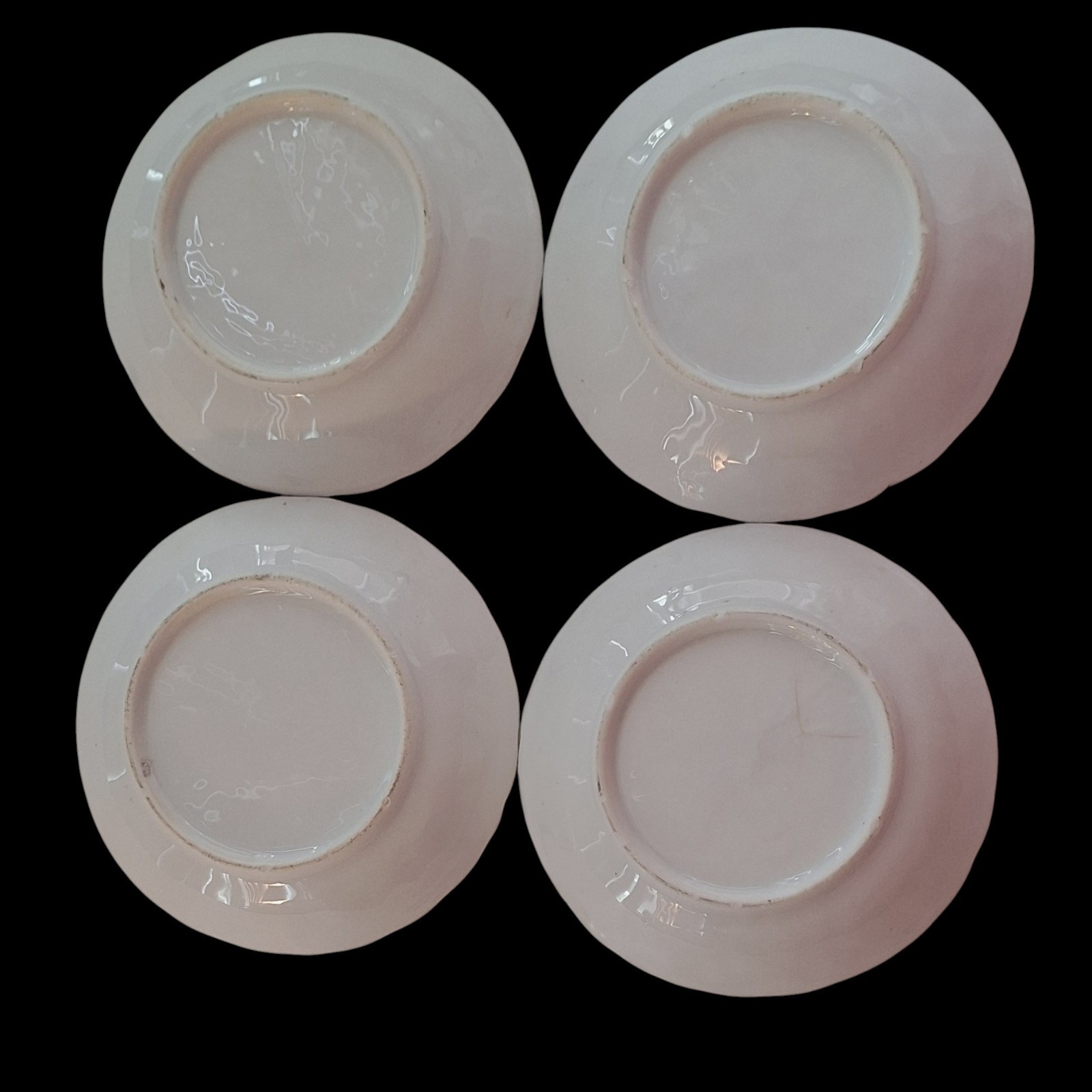 4 Antique Porcelain Shallow Bowls in Relief-Molded Leaf Design With Gold