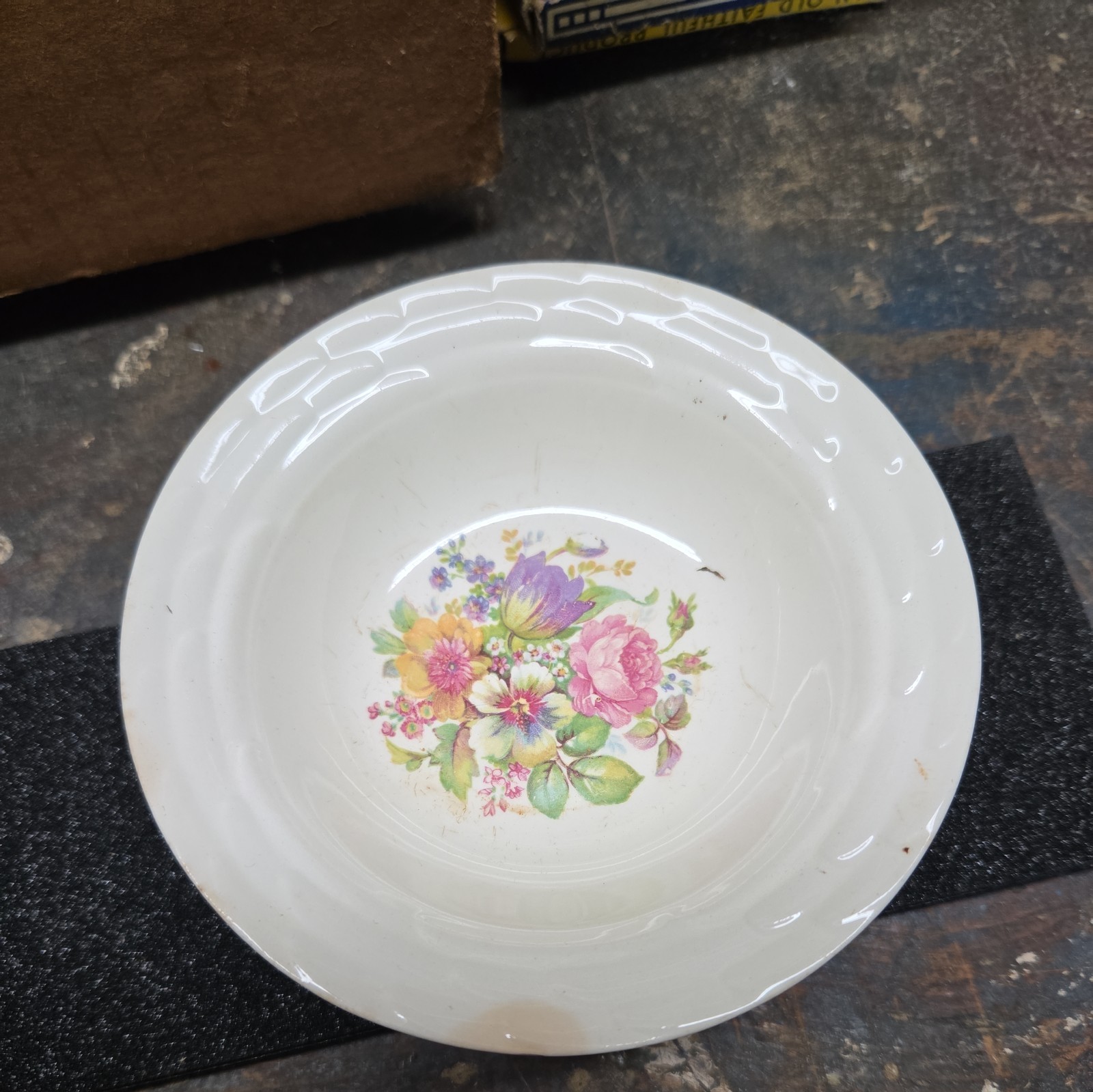 Vintag floral pattern 5” Saucers 5-piece set pre-owned