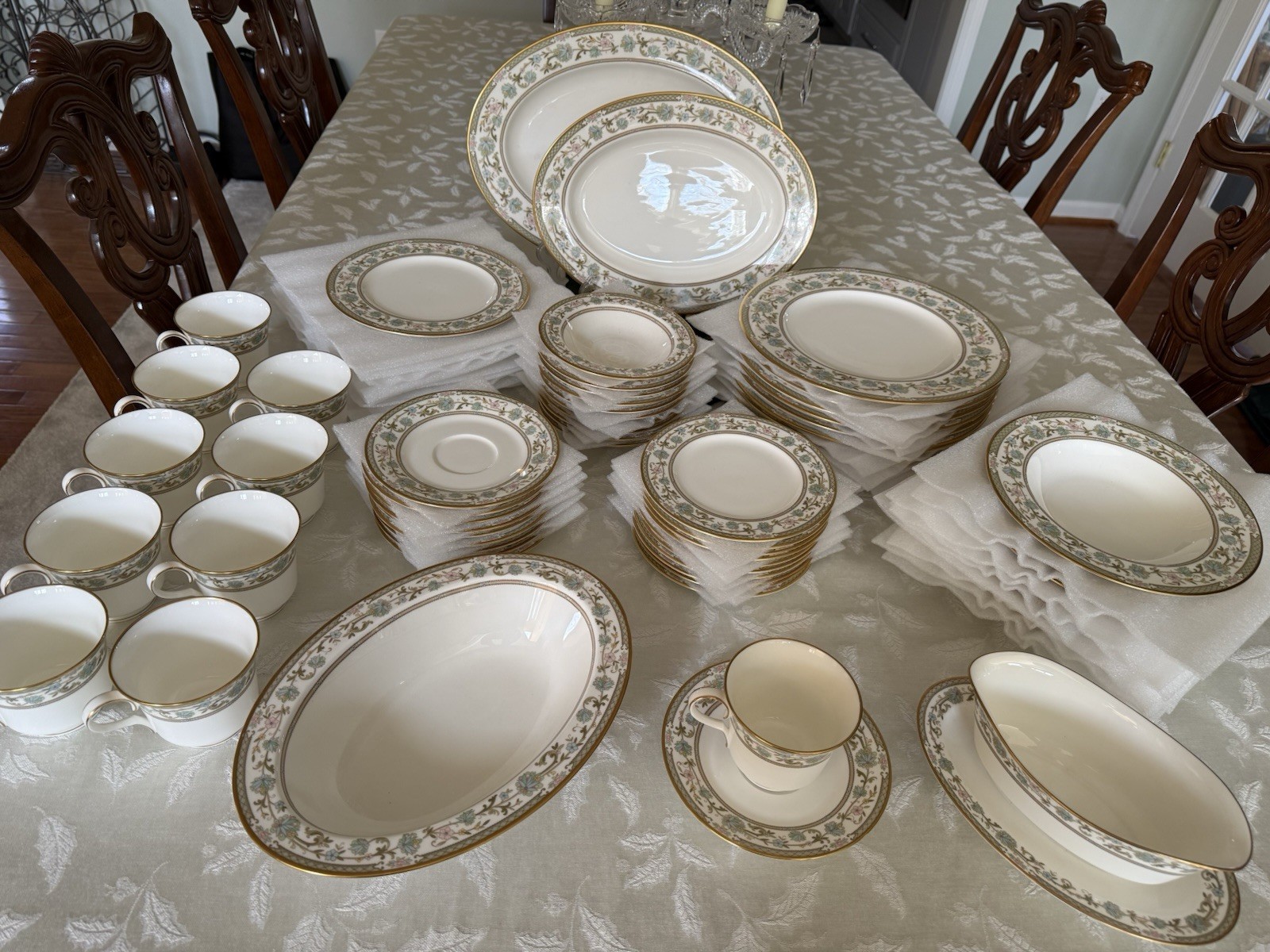 NORITAKE Bone China Sakura (9704) 10: 7 Piece Place Settings + Serving Pieces