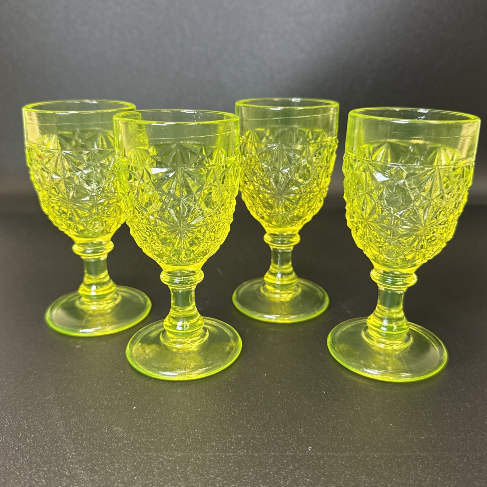 VTG 4” Uranium Vaseline Glass Goblet Daisy & Button Pattern UV Glow Lot Of 4