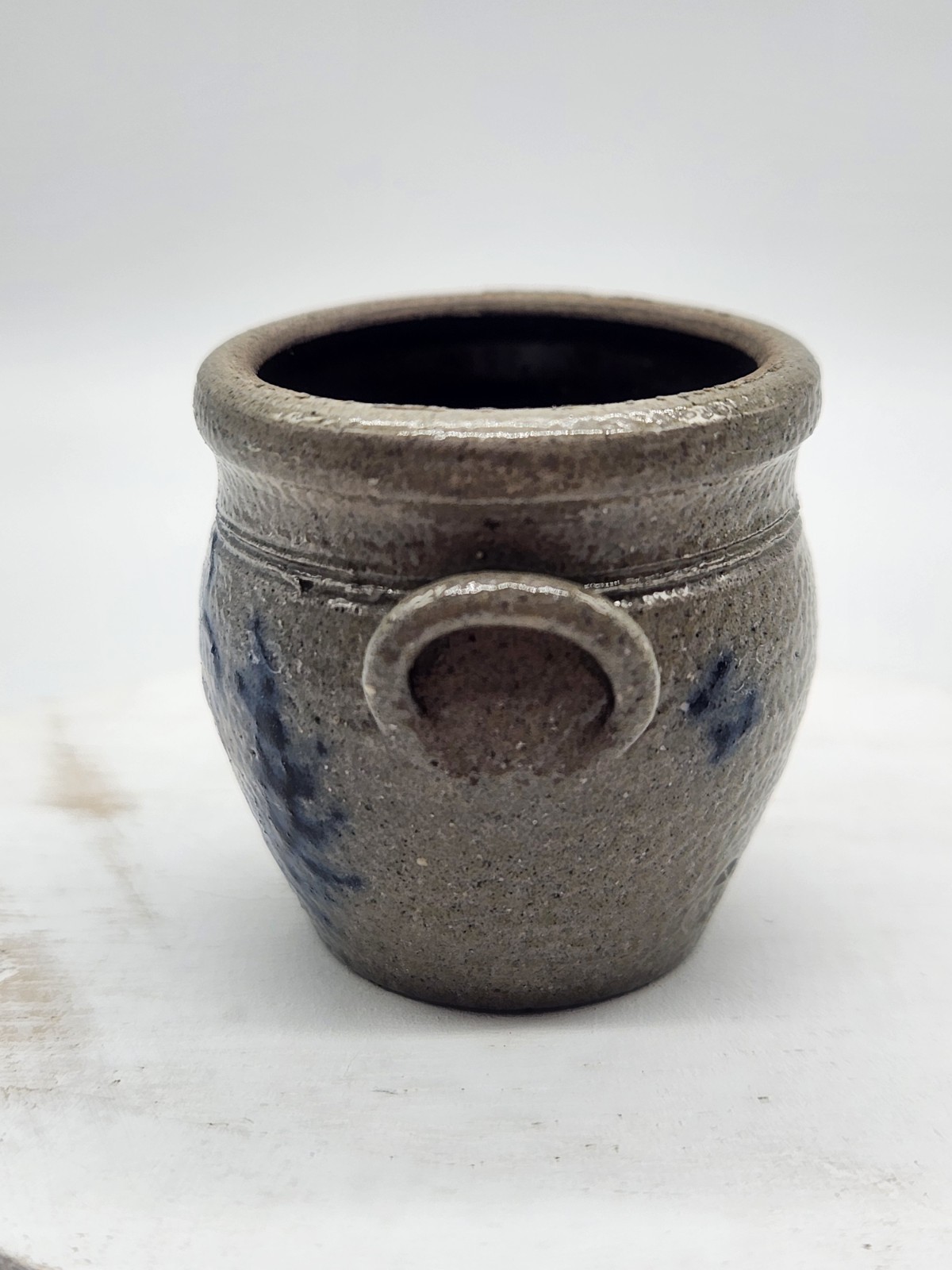 1992 Rowe Pottery Works Miniature Crock Stoneware Salt Glaze Blue Flower 1.5″