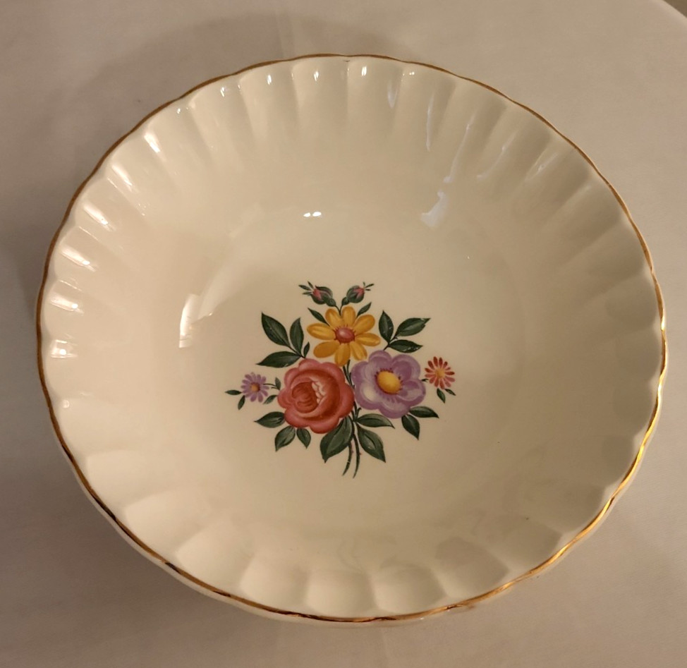 W. S. George Bolero Romance Deep 9 in Vegetable Serving Bowl Round VTG USA 1943