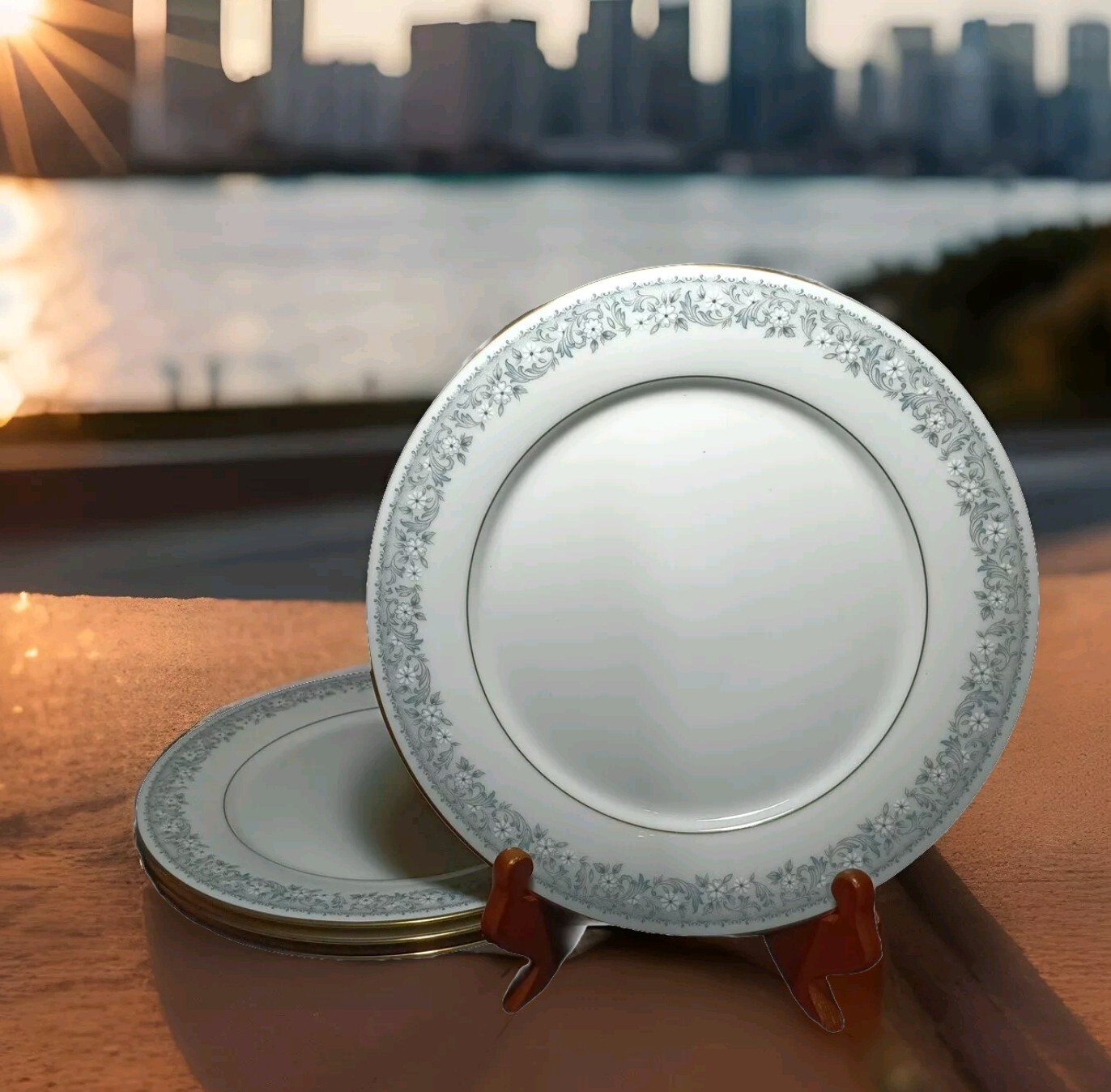 Contemporary Fine China Noritake 2180 Iona Dinner Plate 10.25″W Set 4