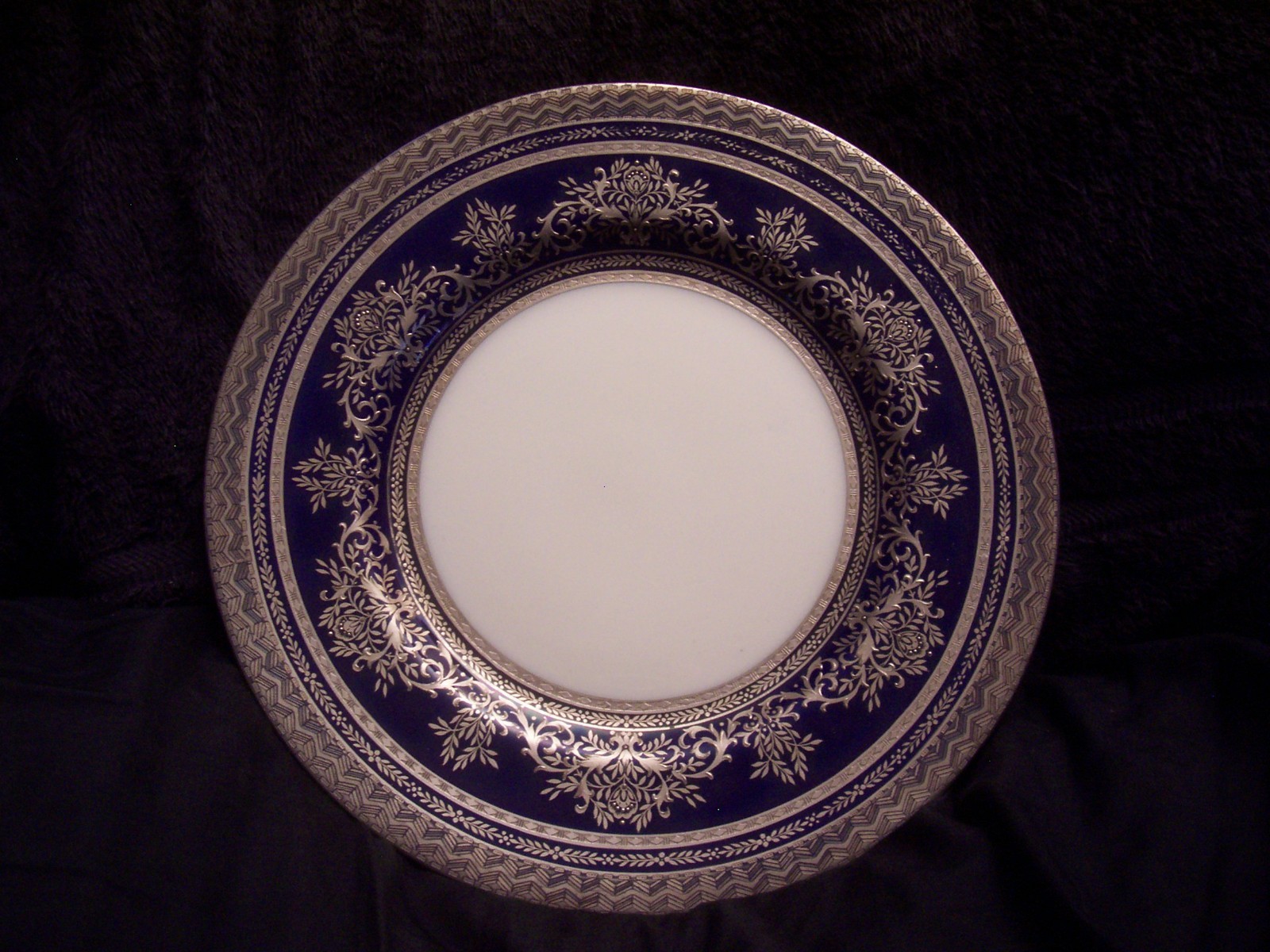 MINTON RAISED PLATINUM SILVER ENCRUSTED COBALT DINNER PLATE MINT 10 1/8 INCHES