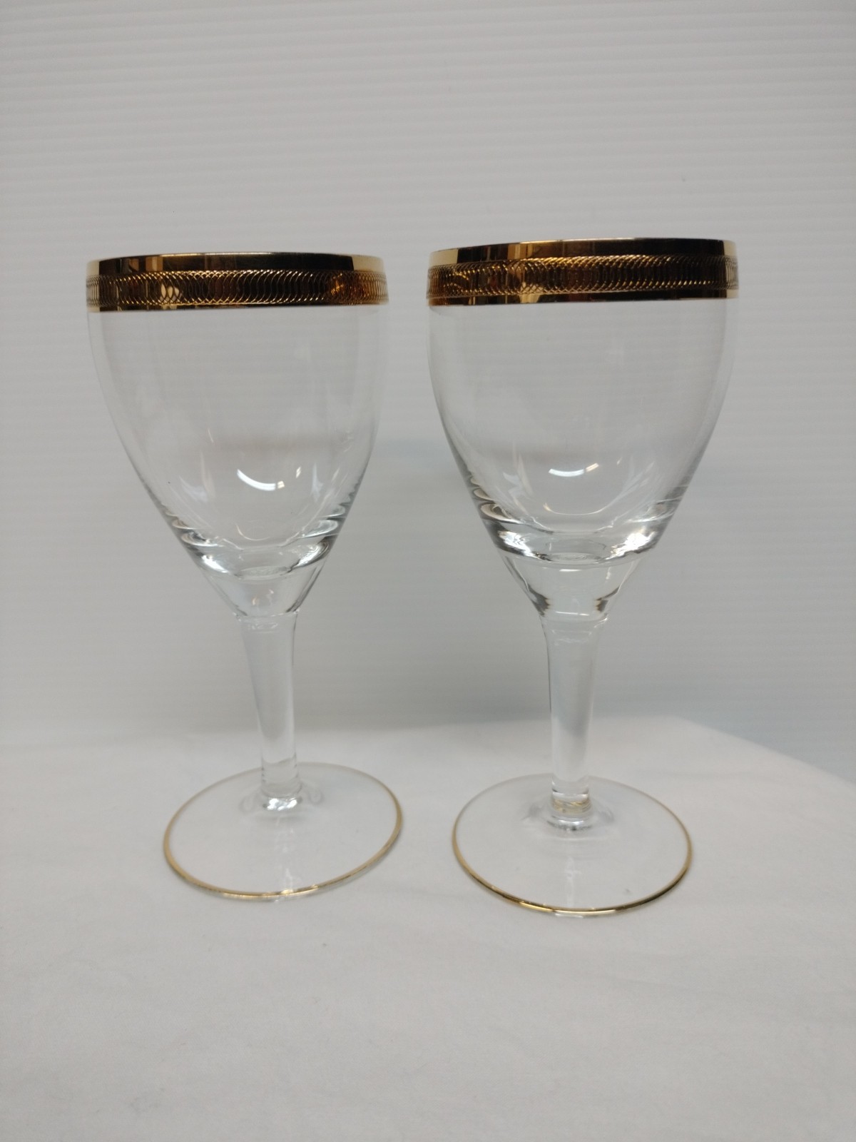 Gold Trim Crystal Goblet Wine Glass 5″5×2″5 high Set Of 4 See Picture