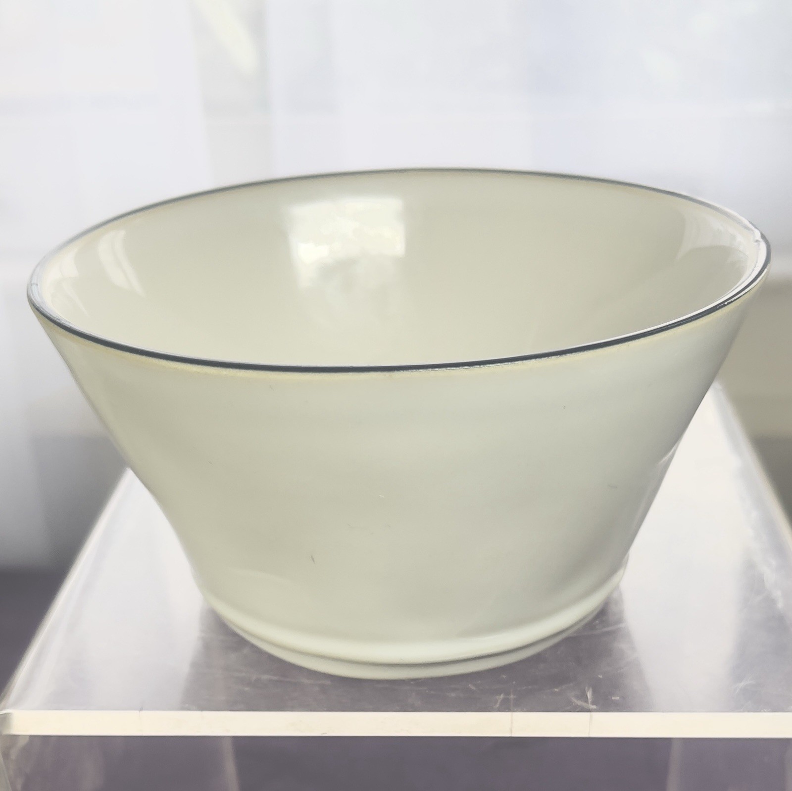 Costa Nova Bowls set of 6 fine stoneware white w/dark blue edge 5.5″ X 3″ 15oz
