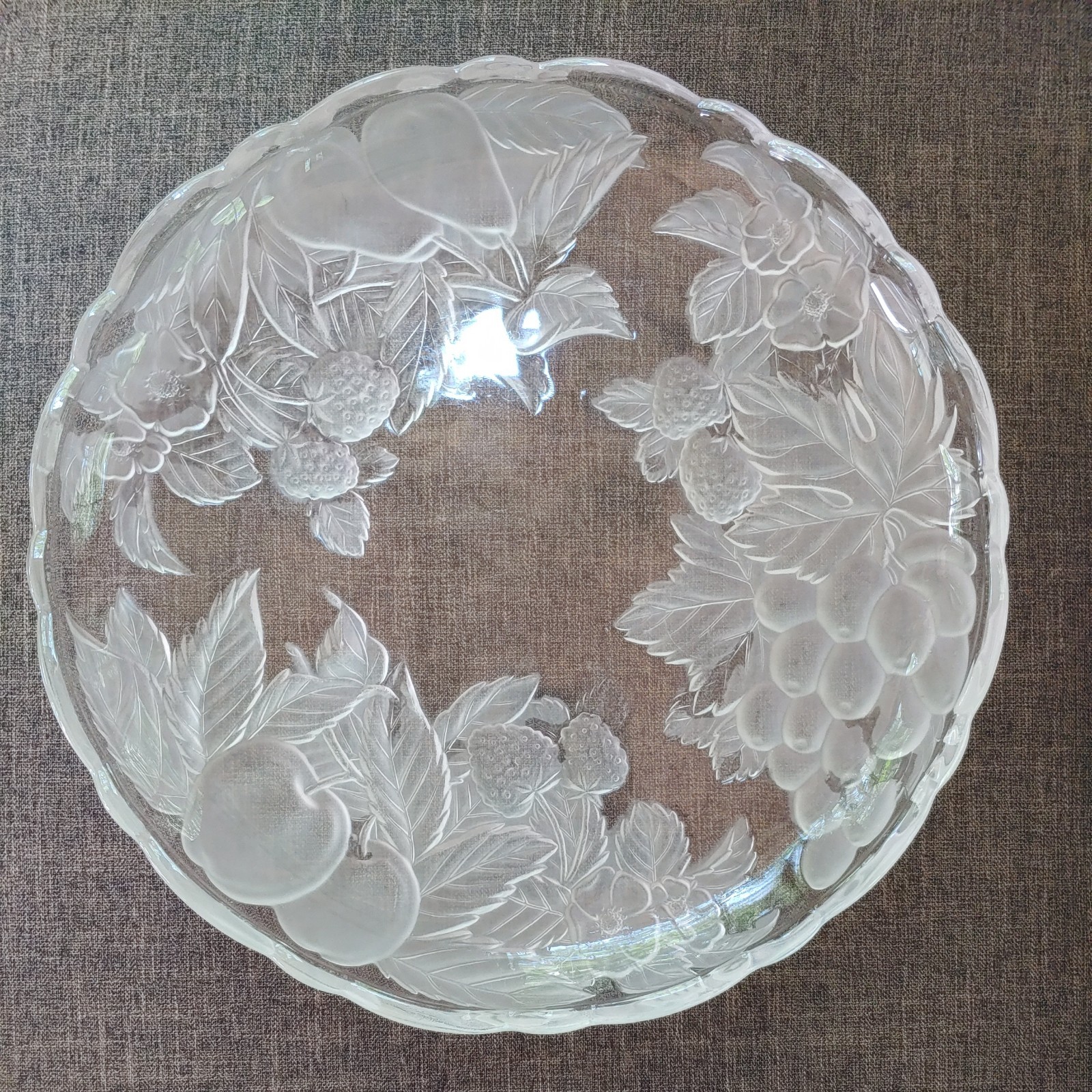 Vintage 14” Berries & Grapes Serving Platter Clear & Frosted