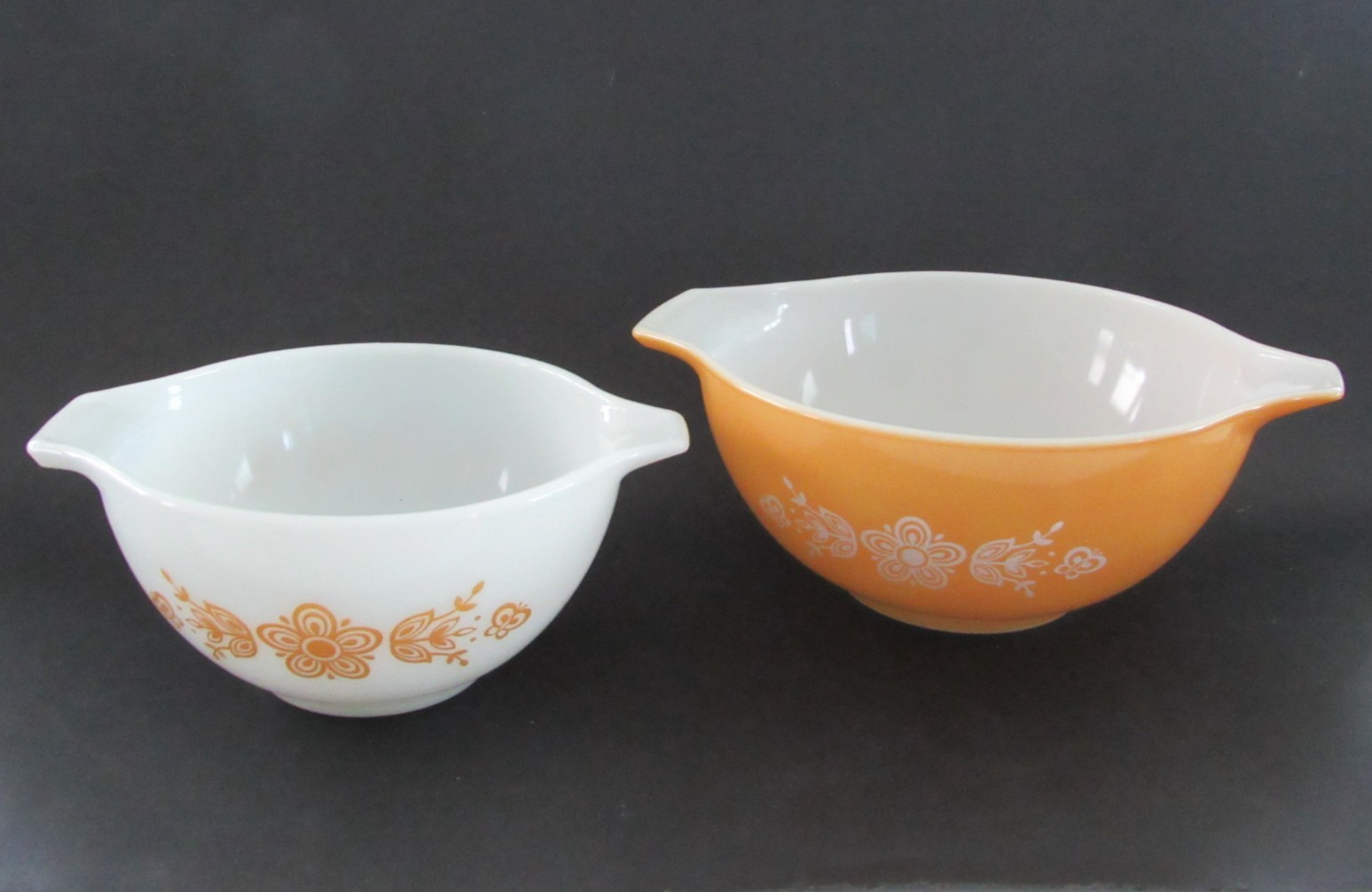 Set of 2 Vintage Pyrex Butterfly Gold Cinderella Nesting Mixing Bowls #441 & 442