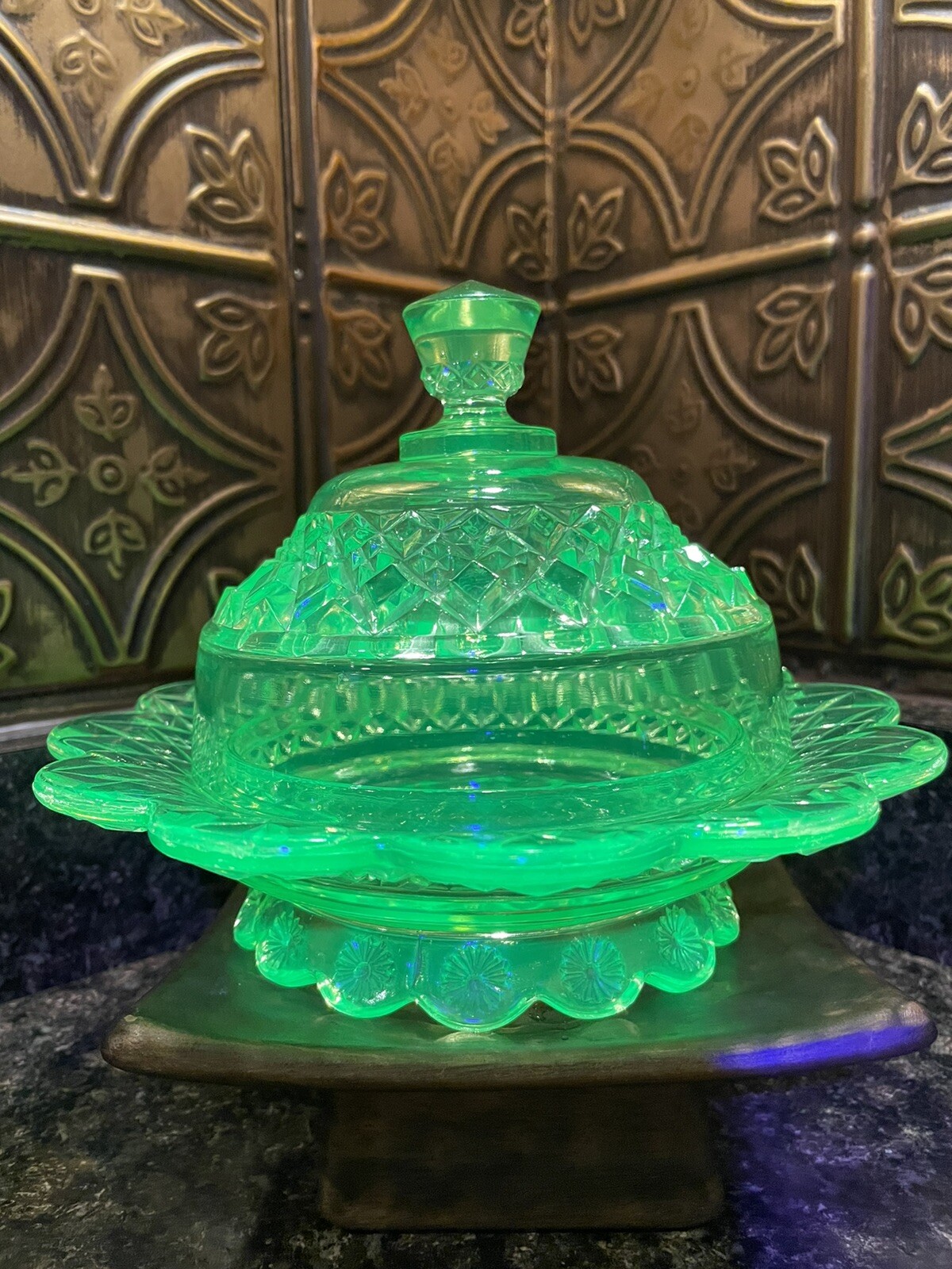 Vintage Riverside Green Vaseline Glass Petticoat Pattern Covered Bowl 30s Tested