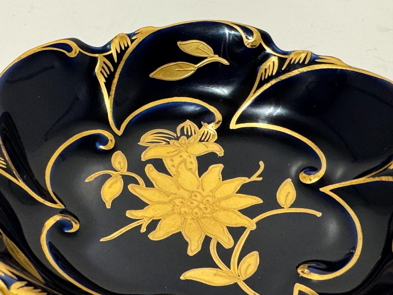 GERMAN FOOTED ECHT KOBALT BOWL COBALT BLUE GOLD LEAF FLORAL VINE ART GERMANY 6″