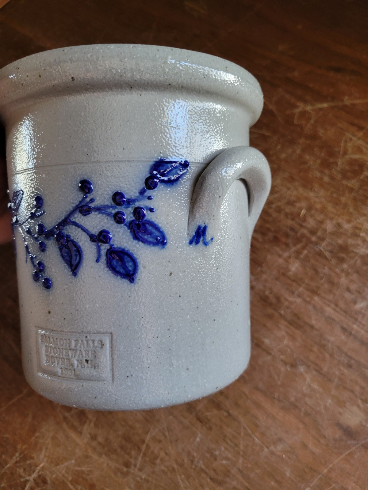 Salmon Falls Stoneware Pottery Crock Blueberry Vines 1991 5.25″