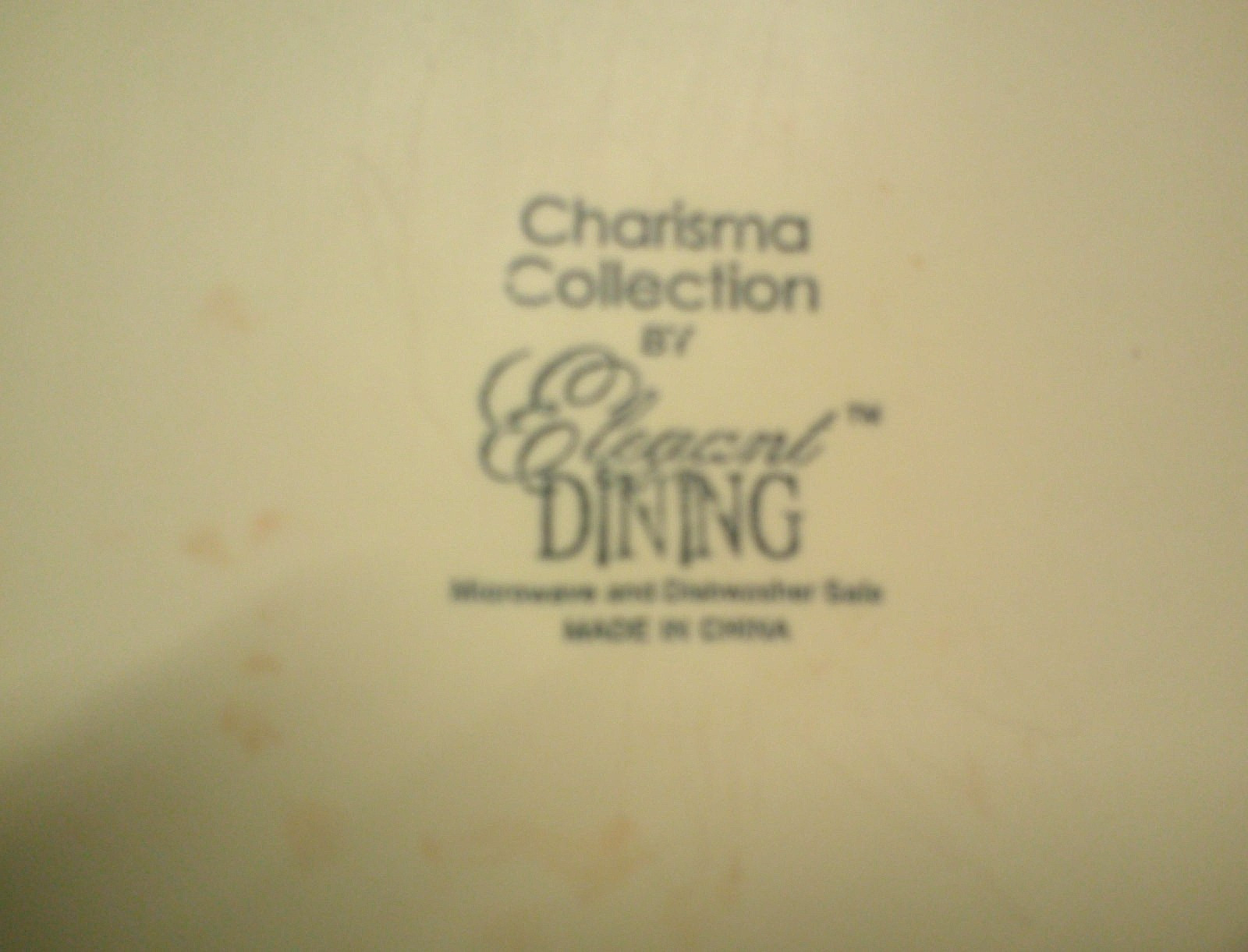 Elegant Dining CHARISMA Collection 11″ Plate Santa w/Bag /Chimney Stoneware V26