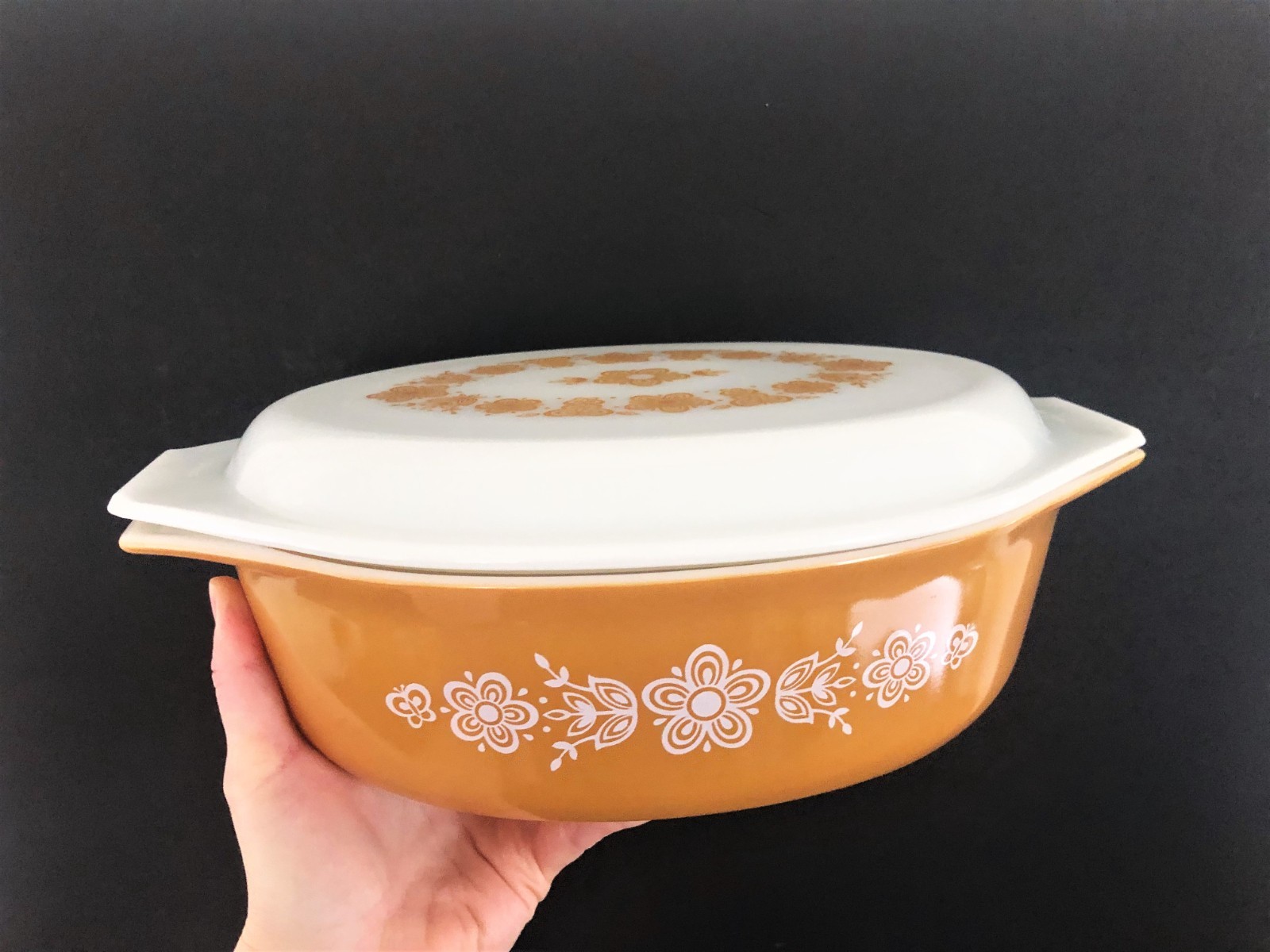 Vintage 1970s Pyrex Butterfly Gold 2-1/2 Qt. Oval Casserole Dish #045 – with Lid